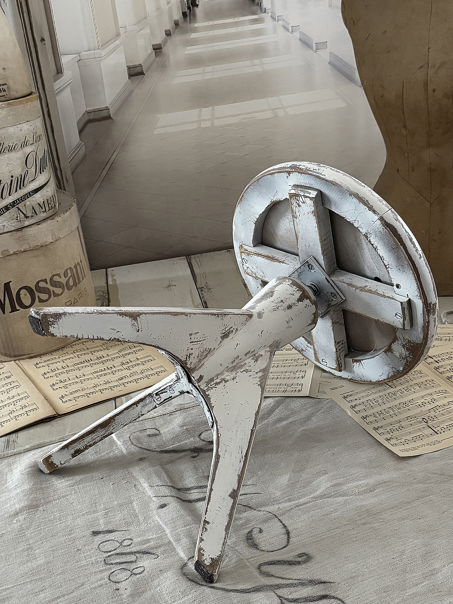 Alter, wertiger Klavierhocker im Shabby-Stil***