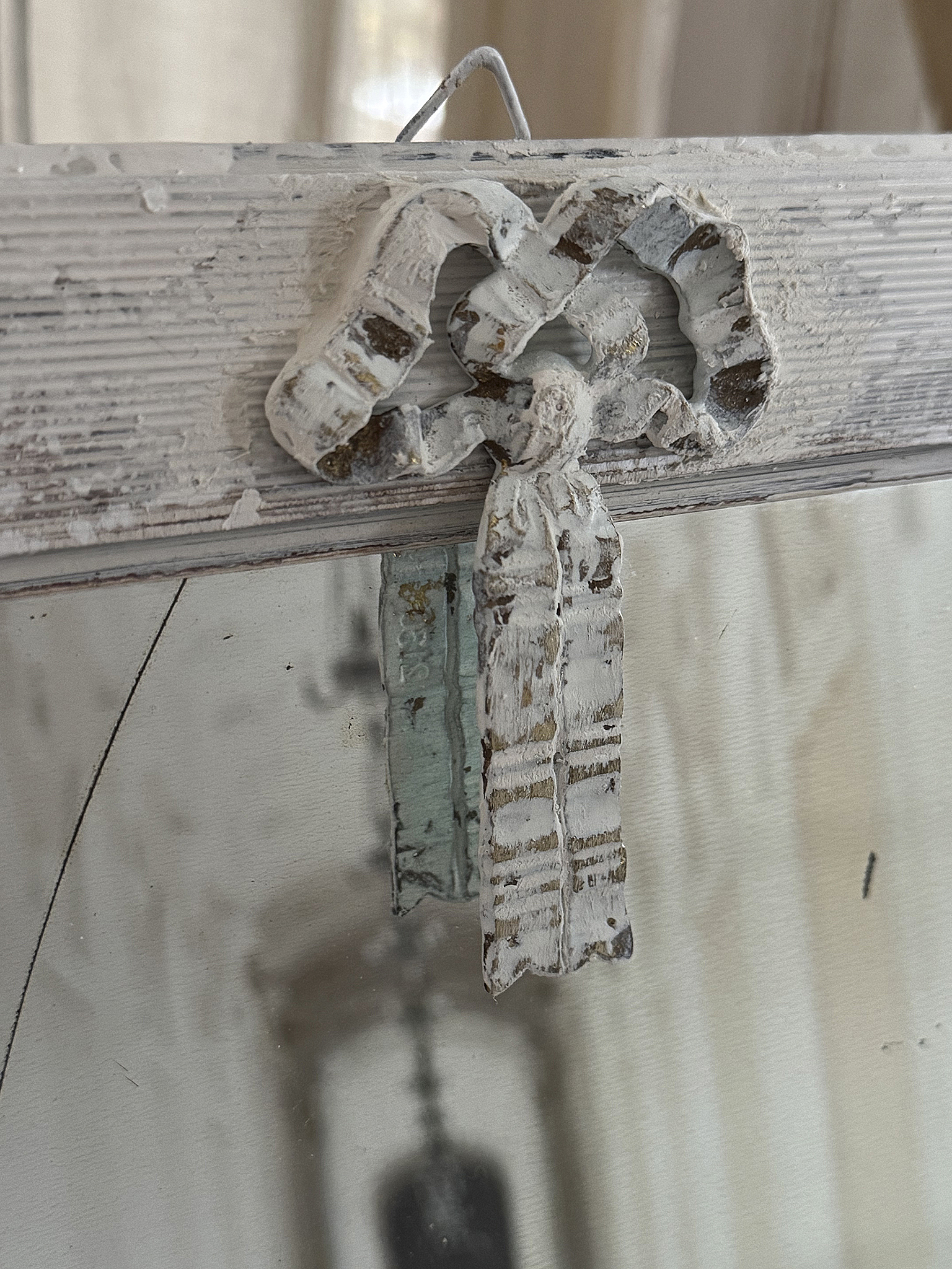  Kleiner antiker Wandspiegel ***