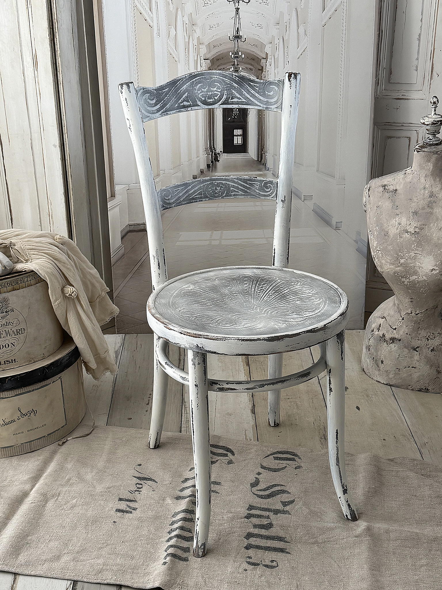 Antiker Bugholz-Thonet-Stuhl im zauberhaften Shabby Chic***
