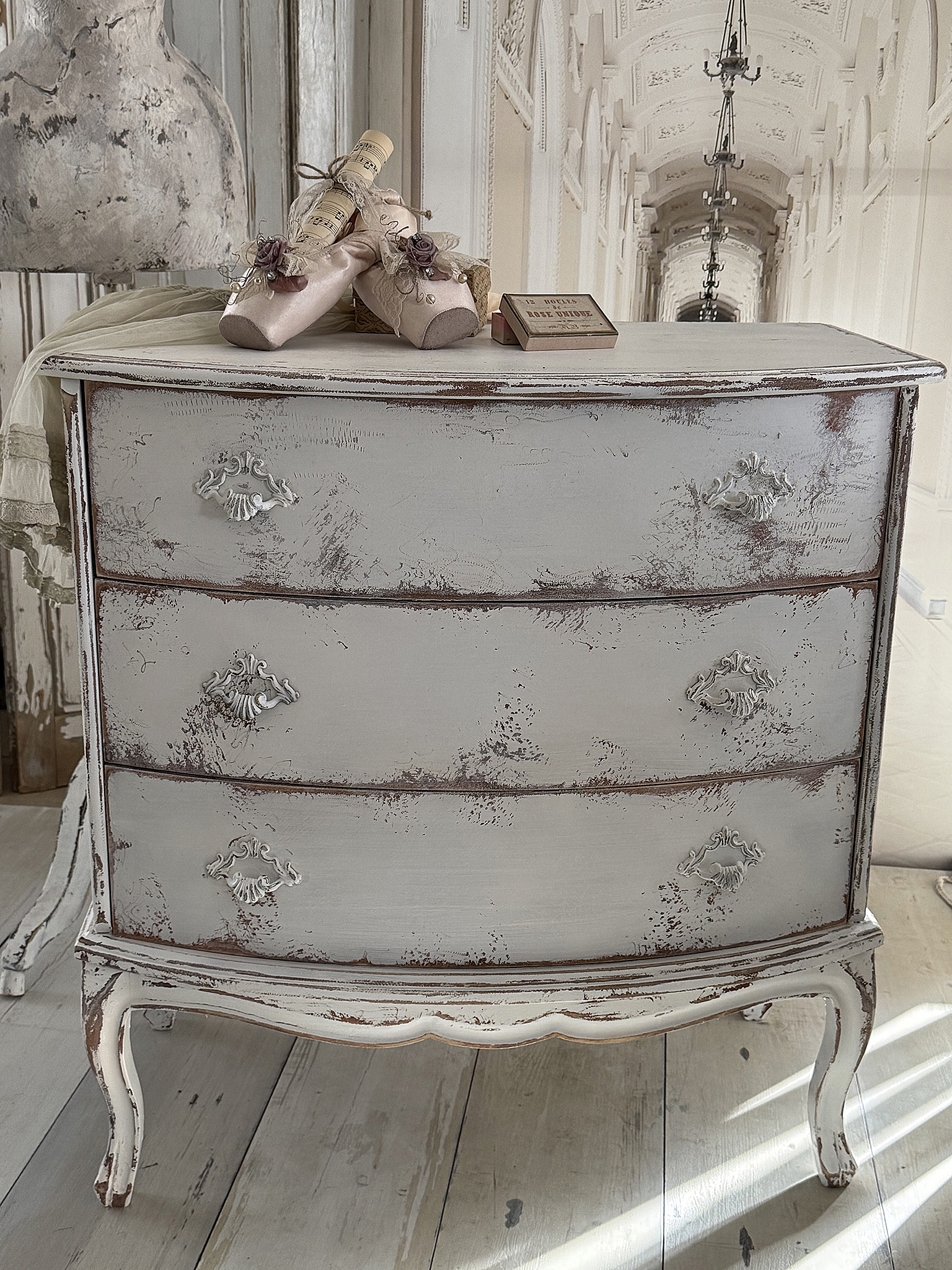 Alte Shabby-Schubladenkommode mit Vintage-Charme***