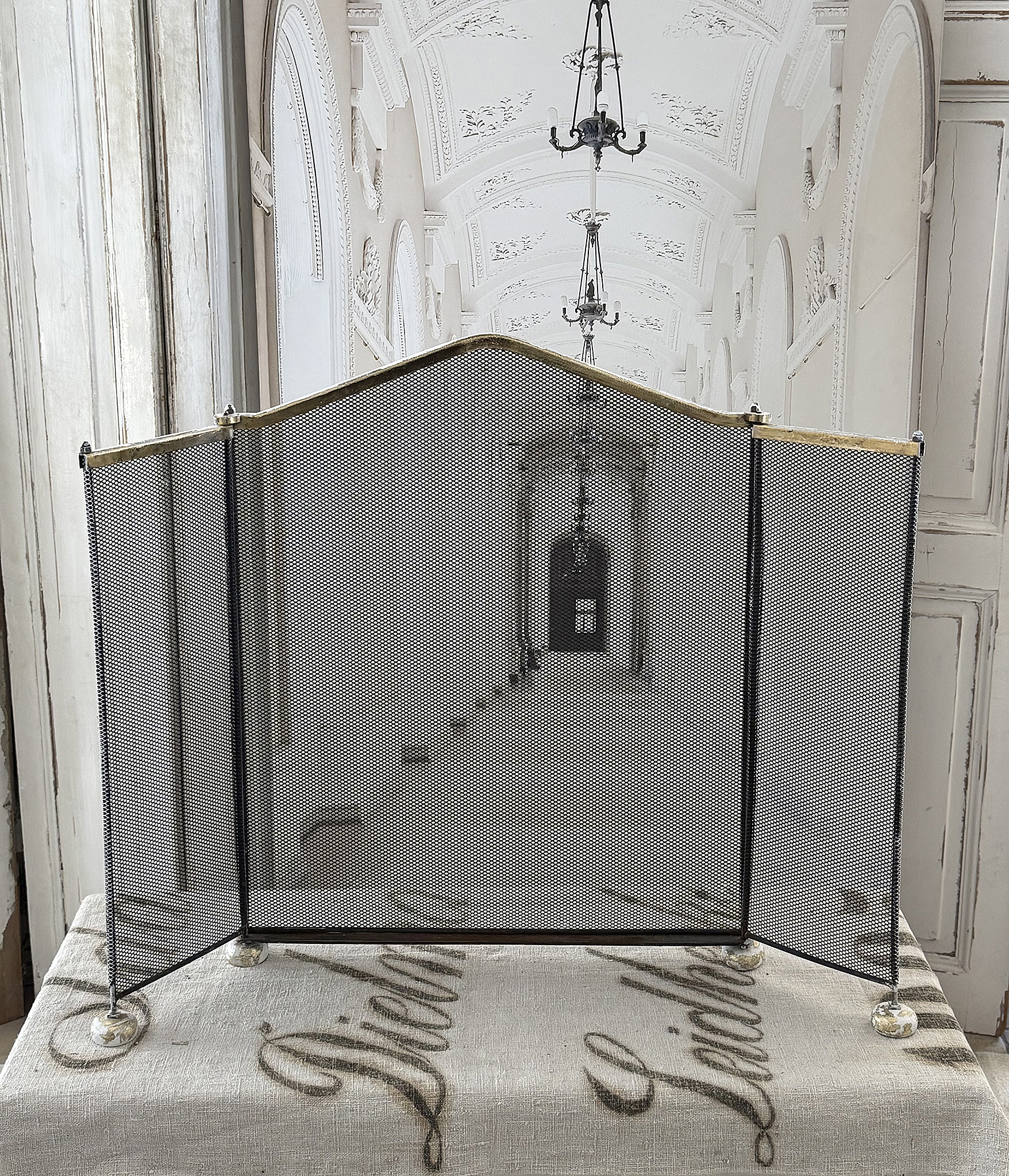 Antiker Kaminschutz aus Eisen und Messing im Shabby Chic***