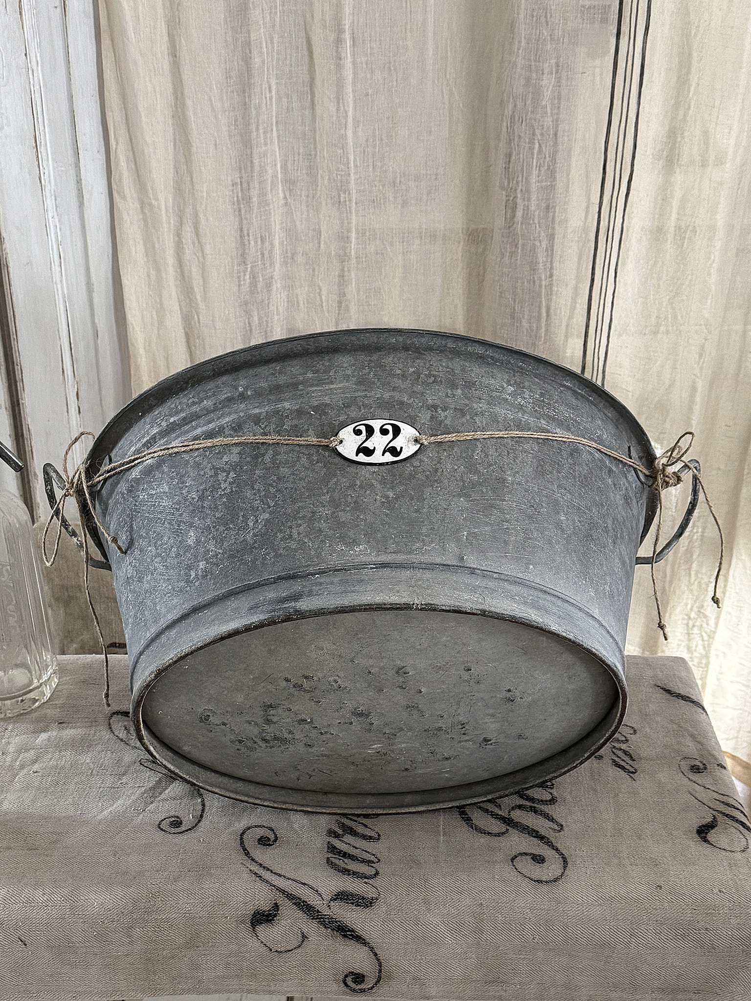 Alte Zinkwanne mit Emaille-Schild 22 ***