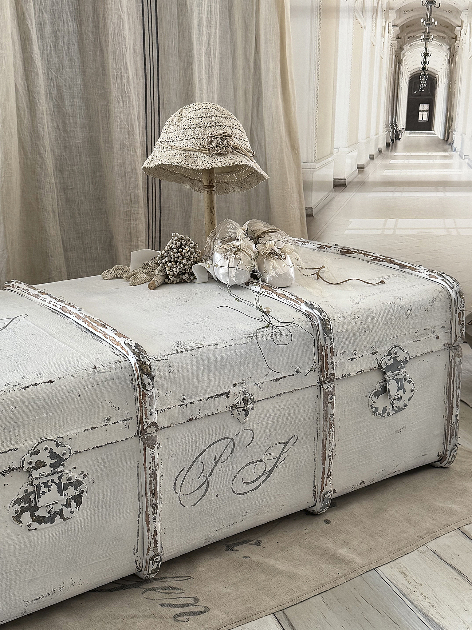 Antiker Überseekoffer „Shabby White“ im nostalgischen Vintage-Look***