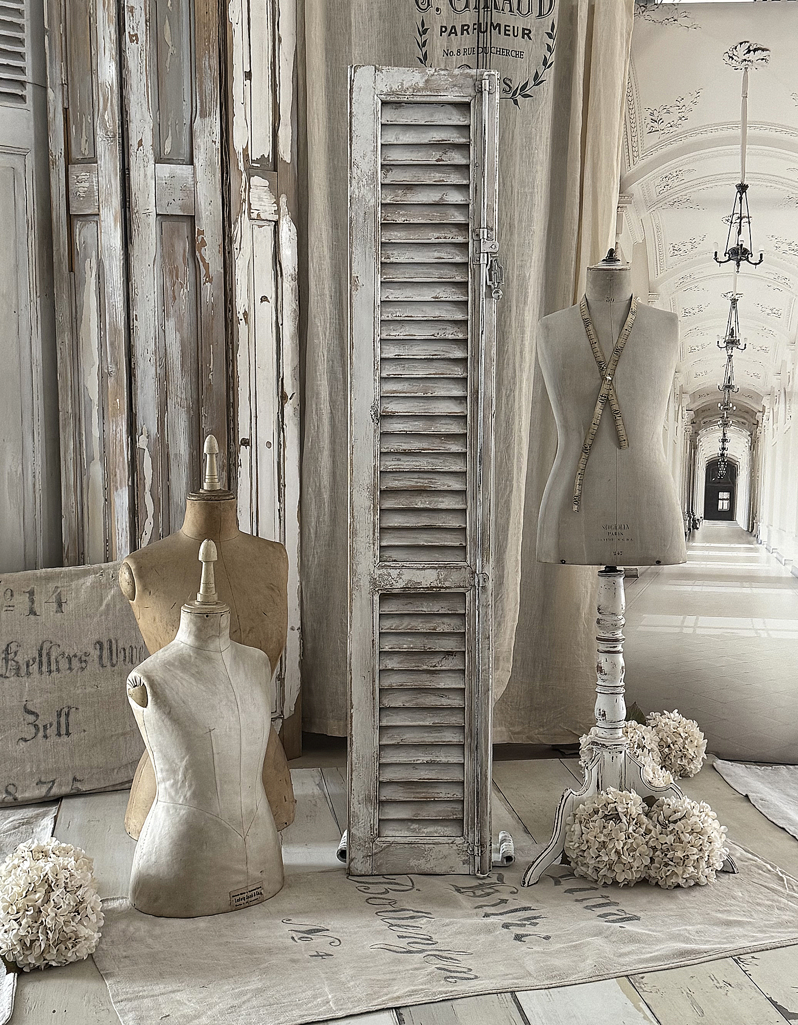 Antiker Lamellenladen aus Frankreich – Liebhaberstück