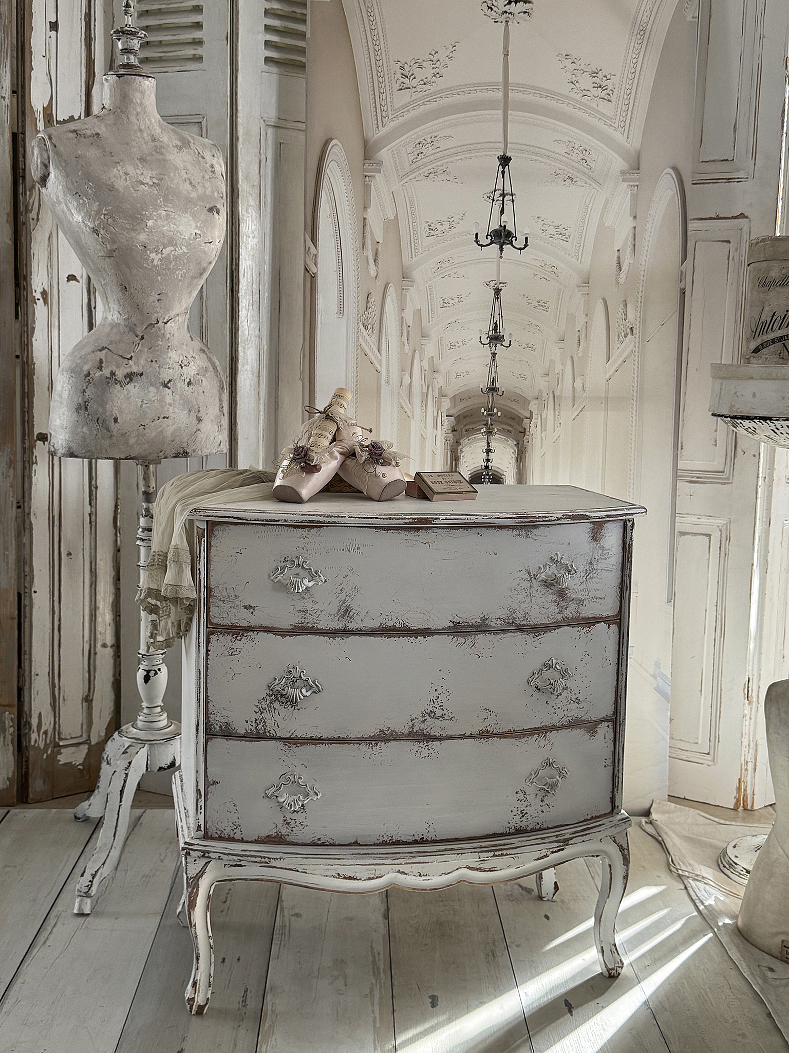 Alte Shabby-Schubladenkommode mit Vintage-Charme***