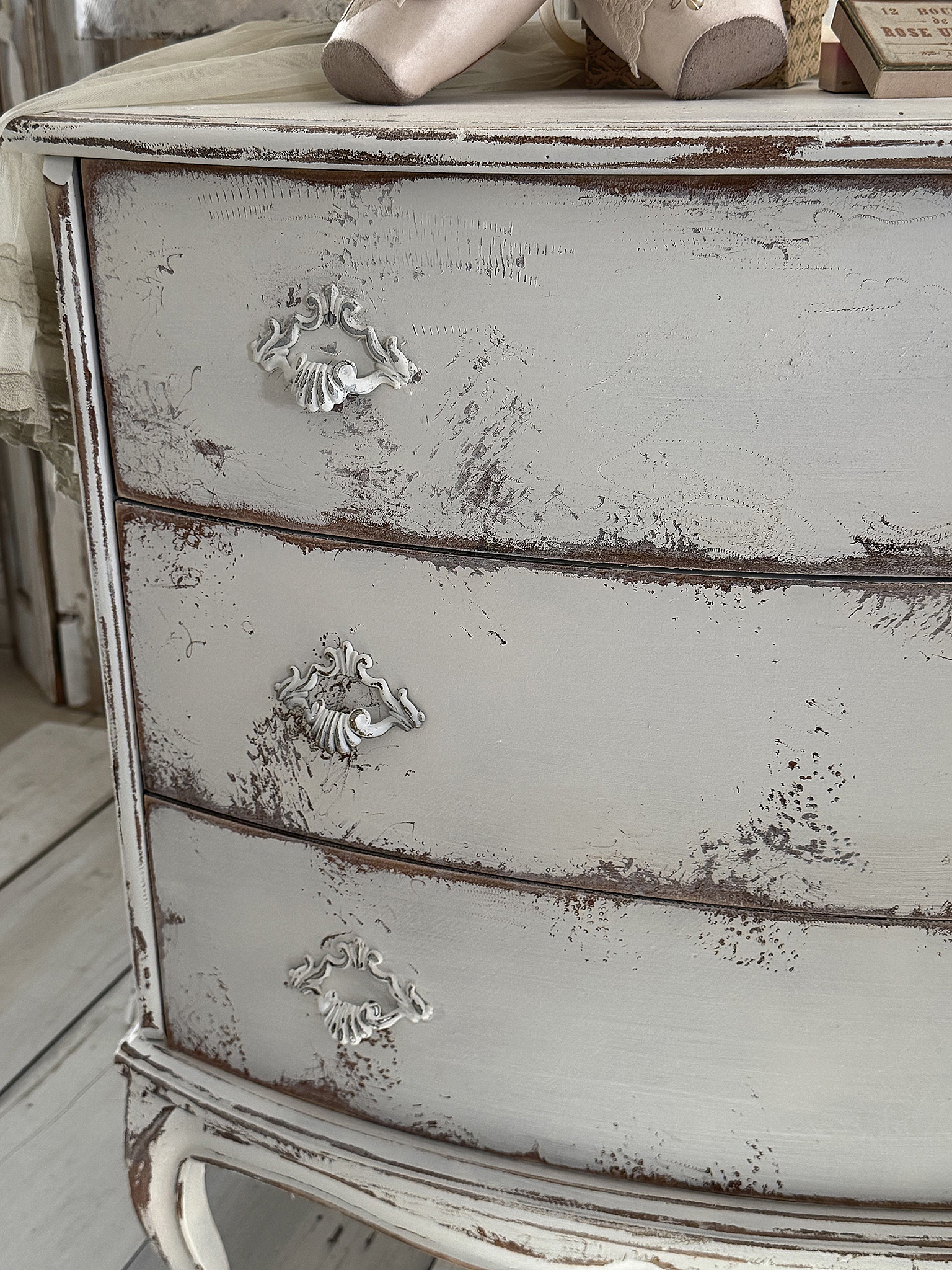 Alte Shabby-Schubladenkommode mit Vintage-Charme***