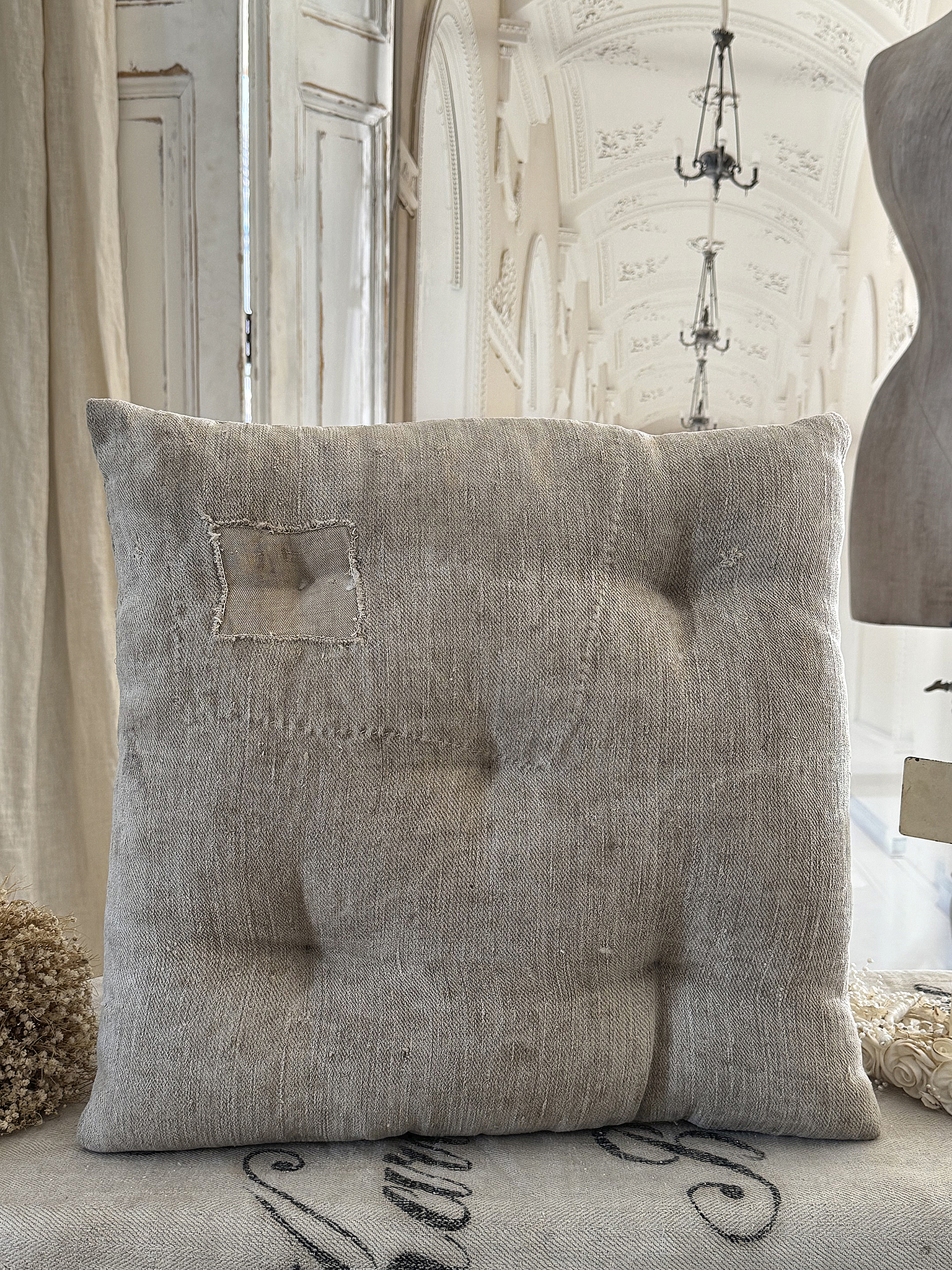 Vintage- Stuhlkissen aus antikem Mehlsack – mit Originaldruck***