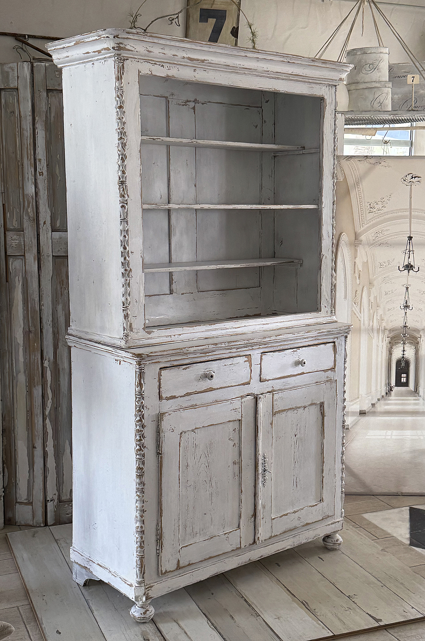 Wunderschöner Antiker Buffet-Schrank im Shabby-Chic***