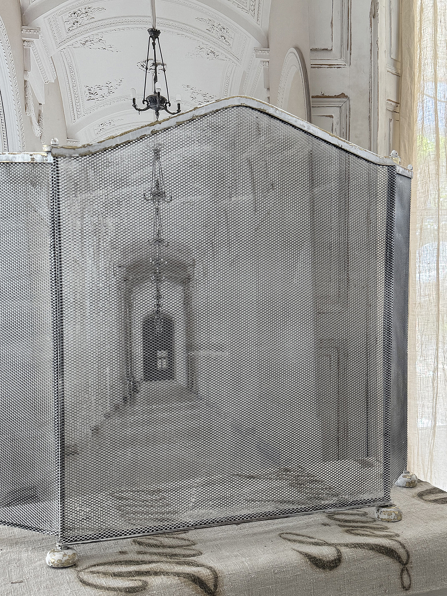 Antiker Kaminschutz aus Eisen und Messing im Shabby Chic***