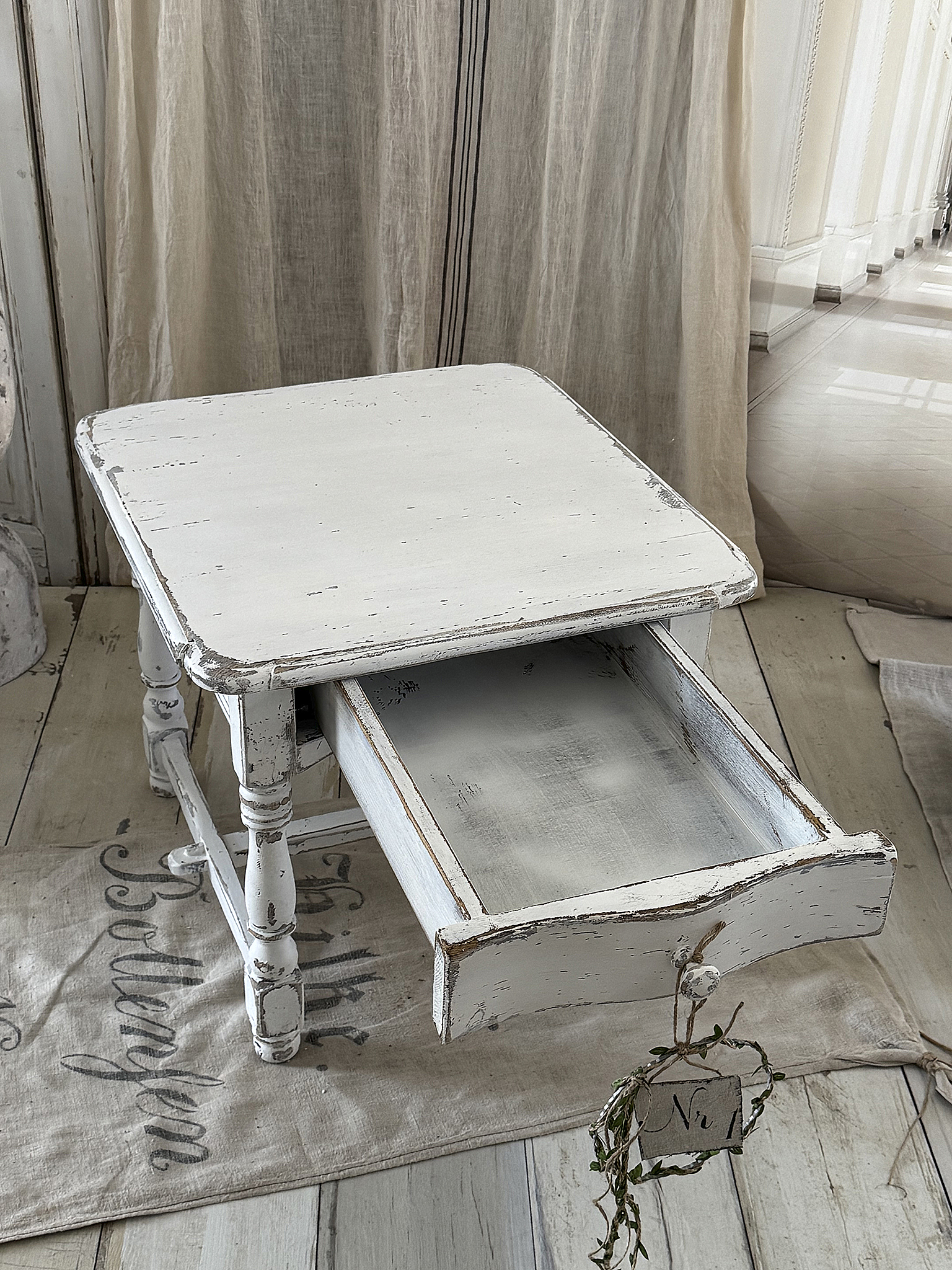  Alter Bauerntisch / Beistelltisch  im Vintage-Kleid***