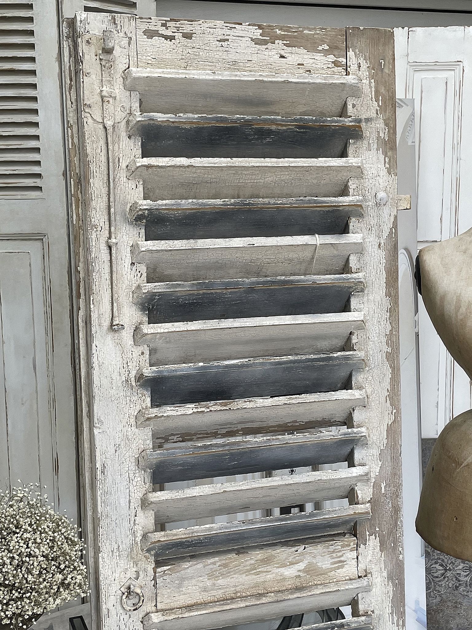 Großer Lamellenfensterladen Shabby-gestreift*** Großer Lamellenfensterladen Shabby-gestreift***