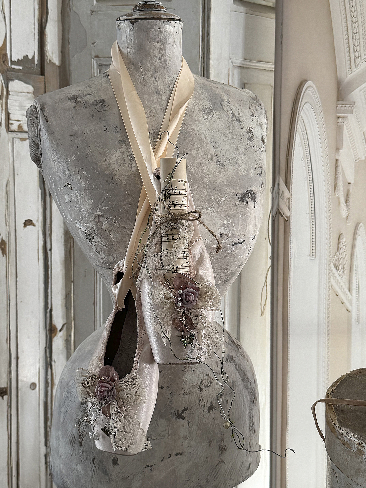 Alte Ballettschuhe Butterfly mit Notenblatt***