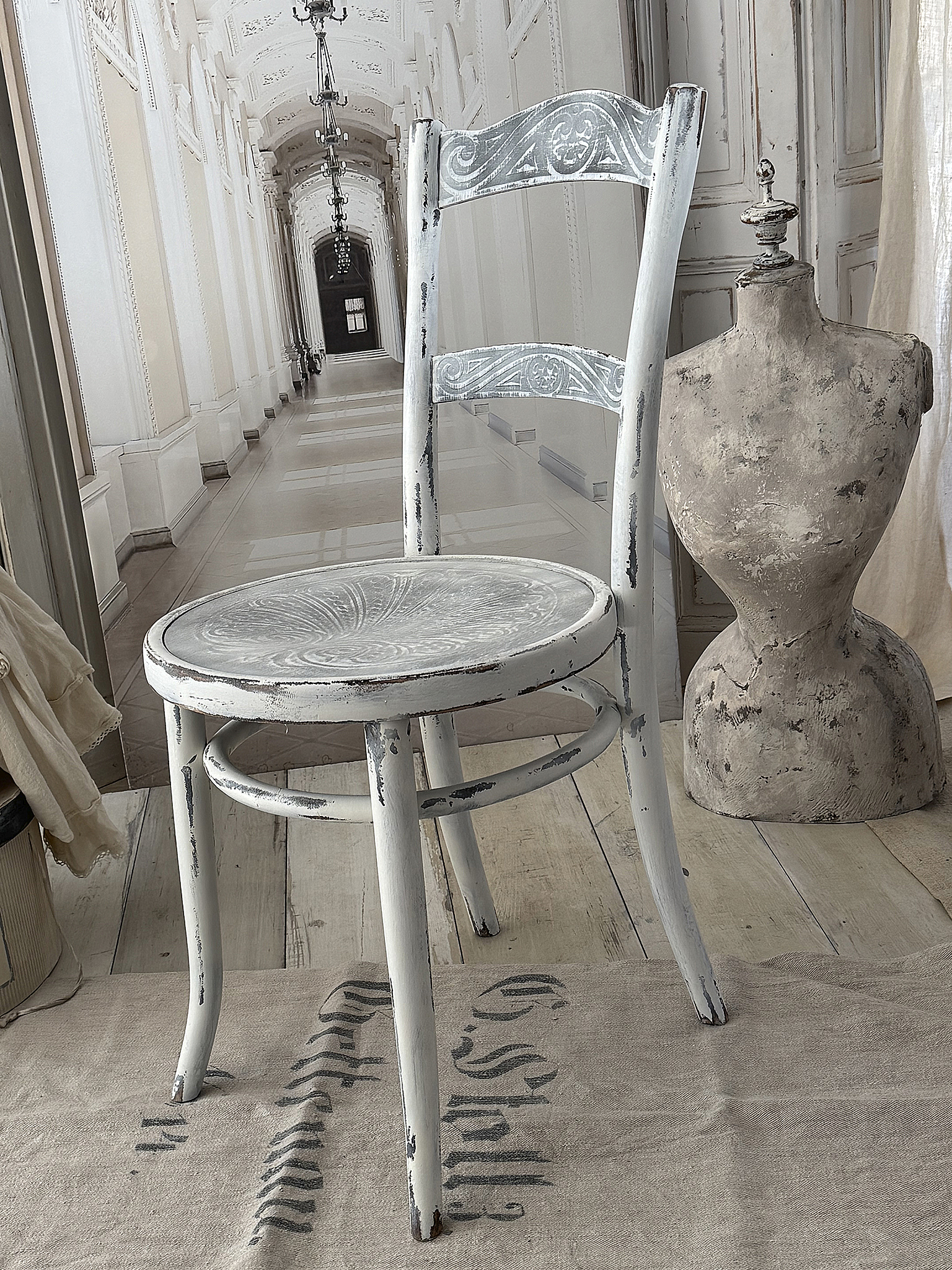 Antiker Bugholz-Thonet-Stuhl im zauberhaften Shabby Chic***
