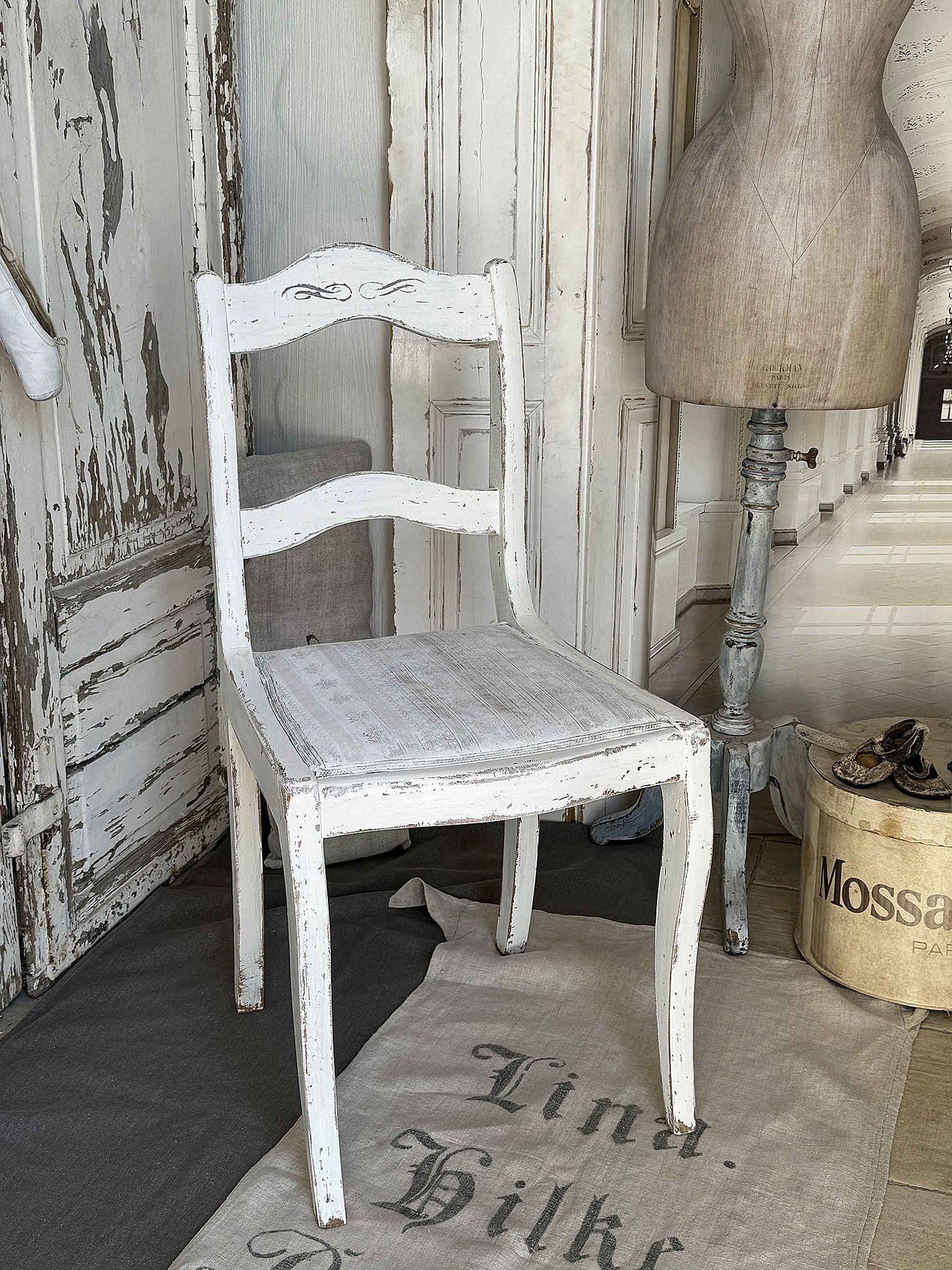 Antiker Biedermeier-Stuhl im Vintage-Kleid***