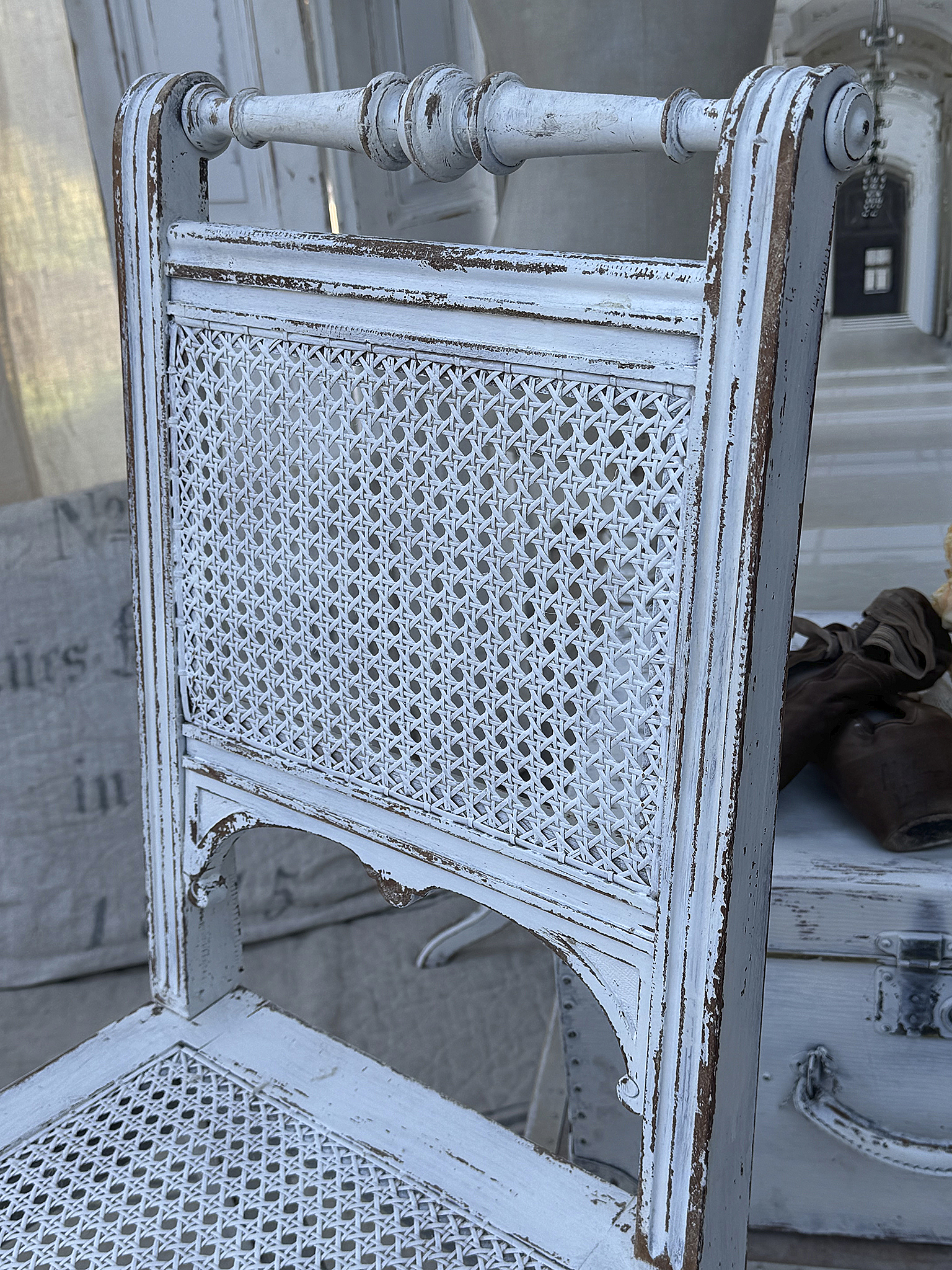 Shabby-Stuhl mit Wienergeflecht