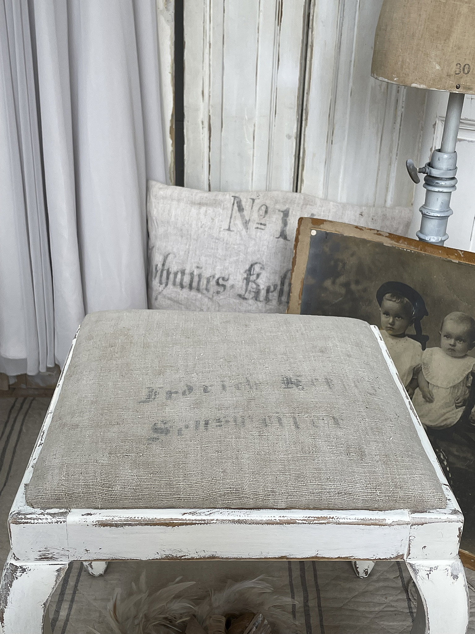 Alter wertiger Chippendale Hocker 2***