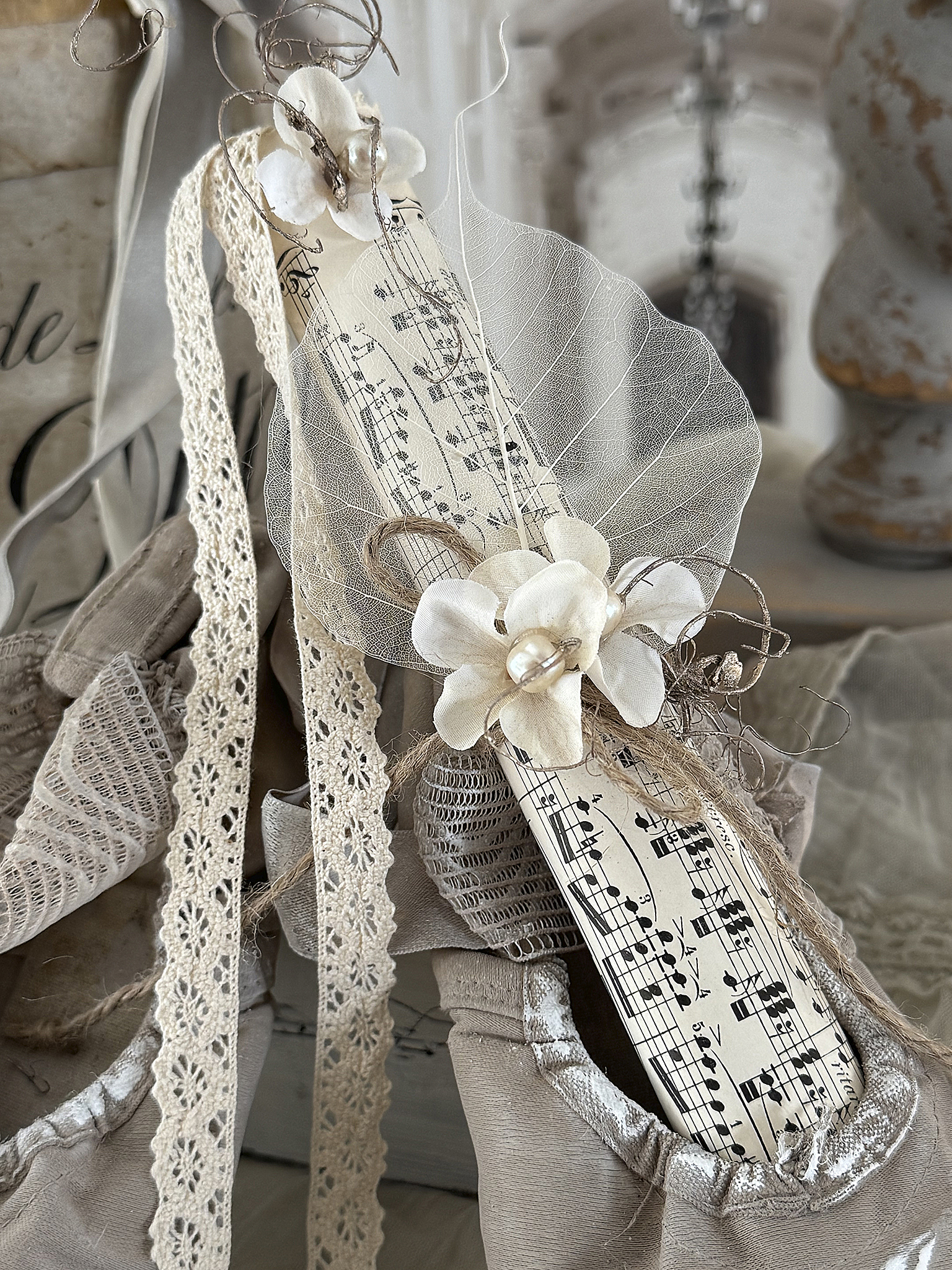 Vintage Spitzenschuhe Sandtaupe mit Monogramm A***
