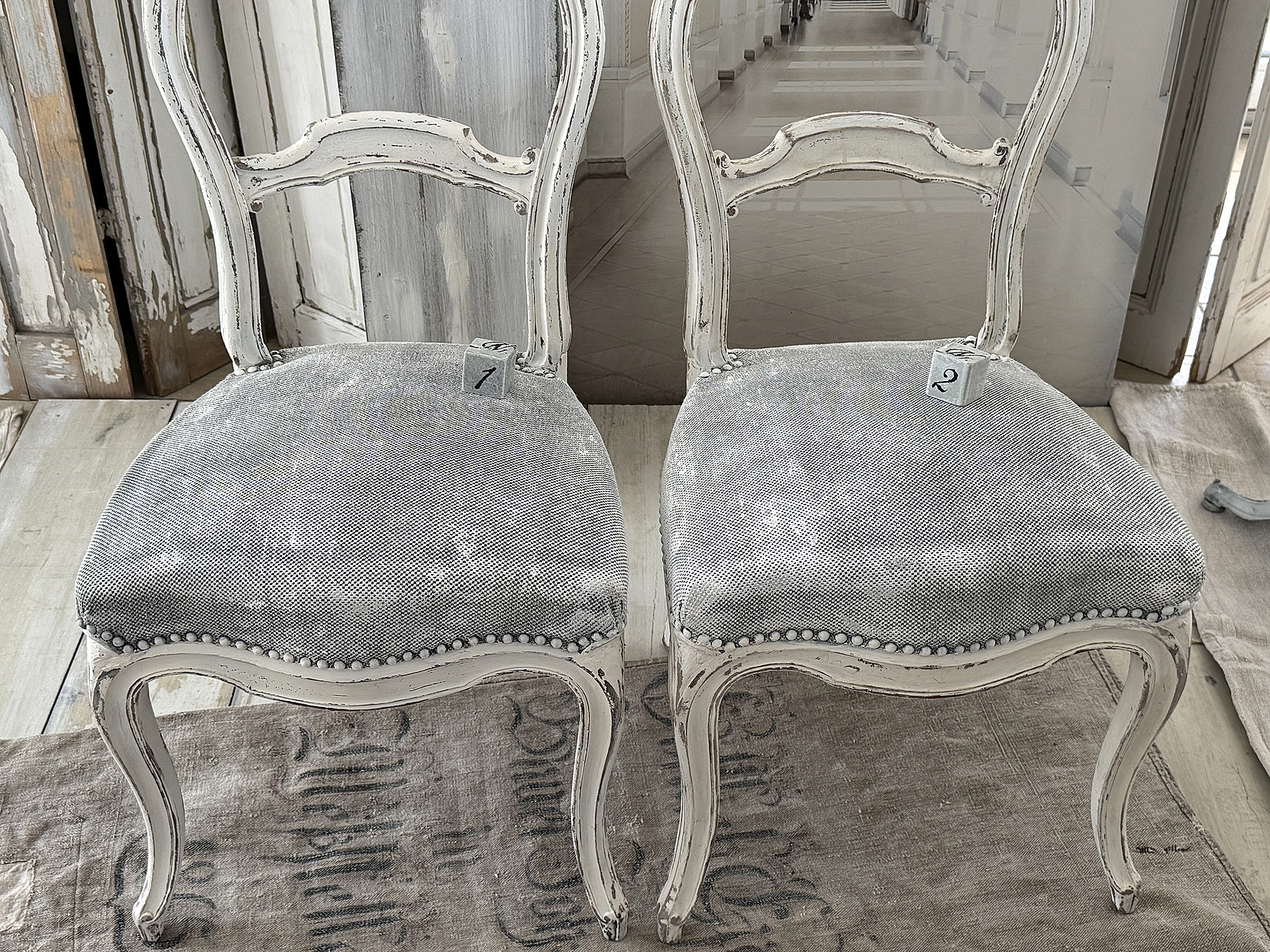 Antike Louis-Philippe-Stühle im authentischen Shabby Chic***