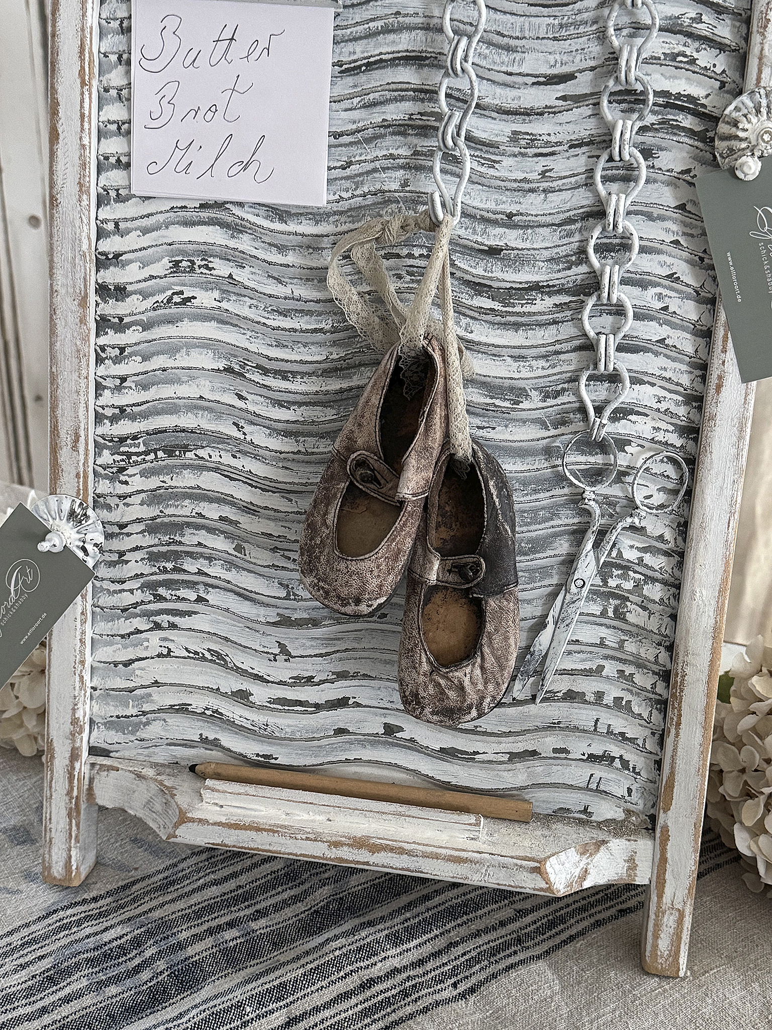 Individuelles Waschbrett als Memo Board im Shabby-Kleid