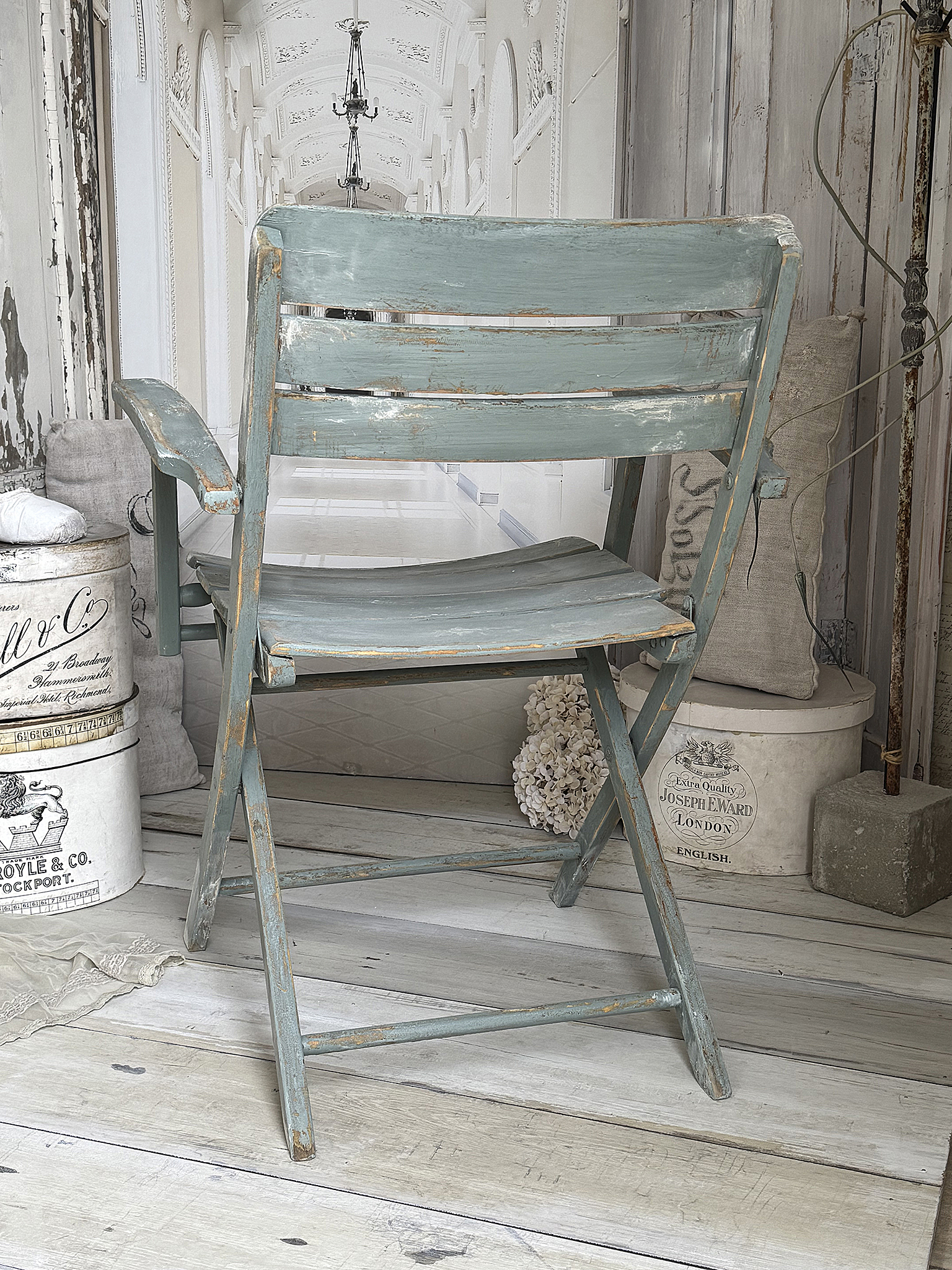 Alter breiter Klappstuhl in Salbei-Grün***