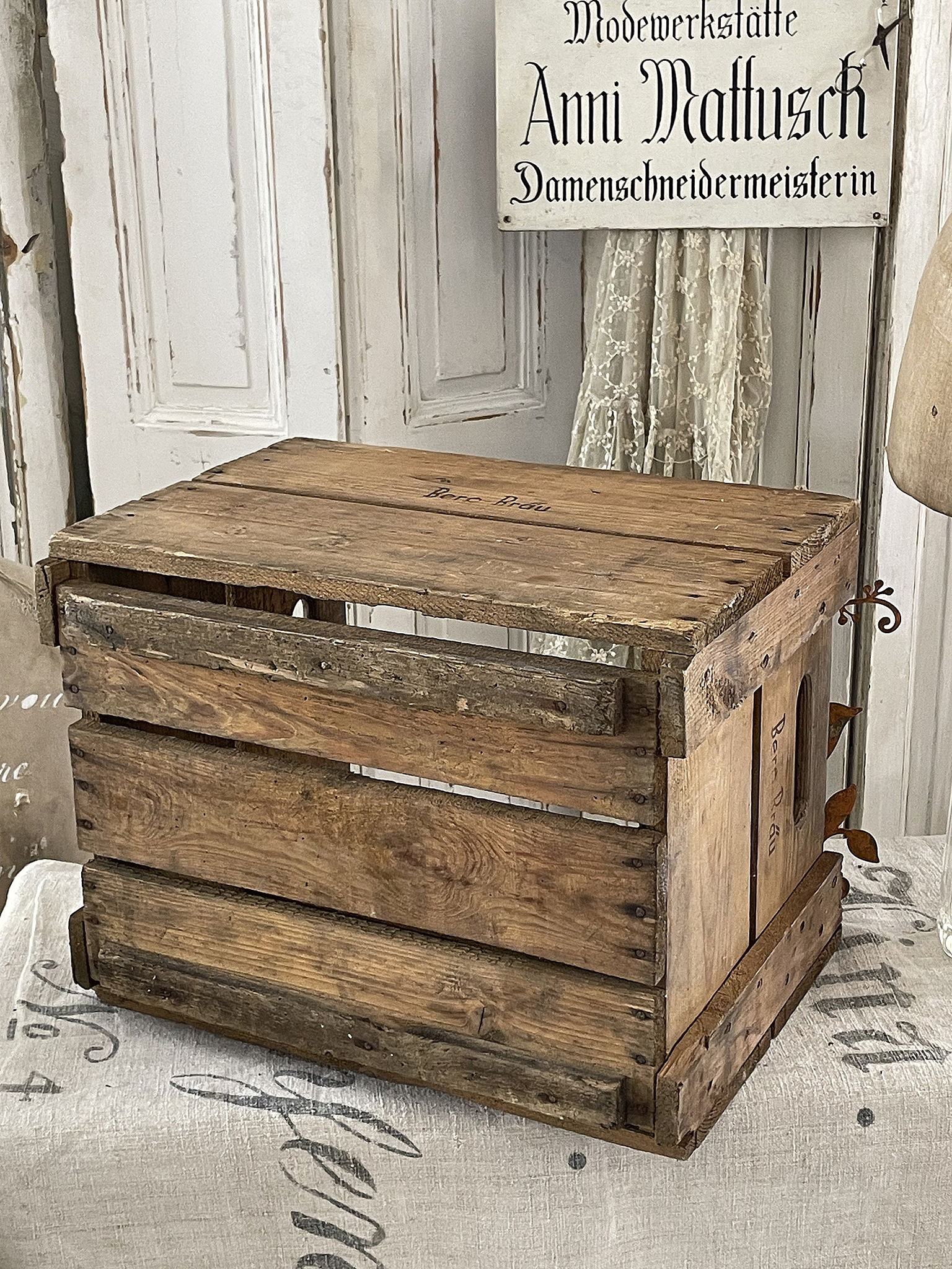 Vintage Holzkiste im Shabby Chic Stil Dekorative Holzkiste aus unbehandeltem Holz für stilvolle Aufbewahrung