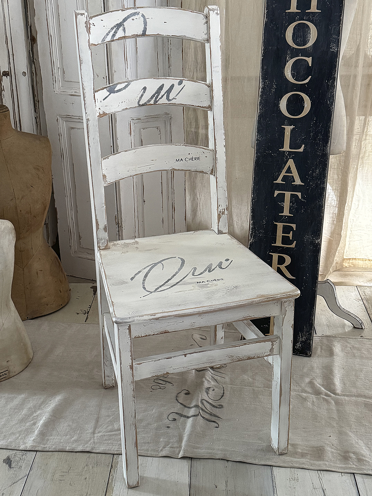 Hoher Holzstuhl Qui Ma Cherie***