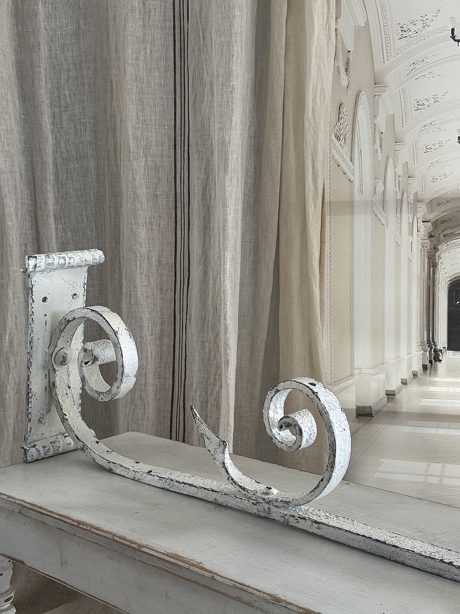 Antiker Wandausleger aus Gusseisen – imposantes Shabby-Unikat***