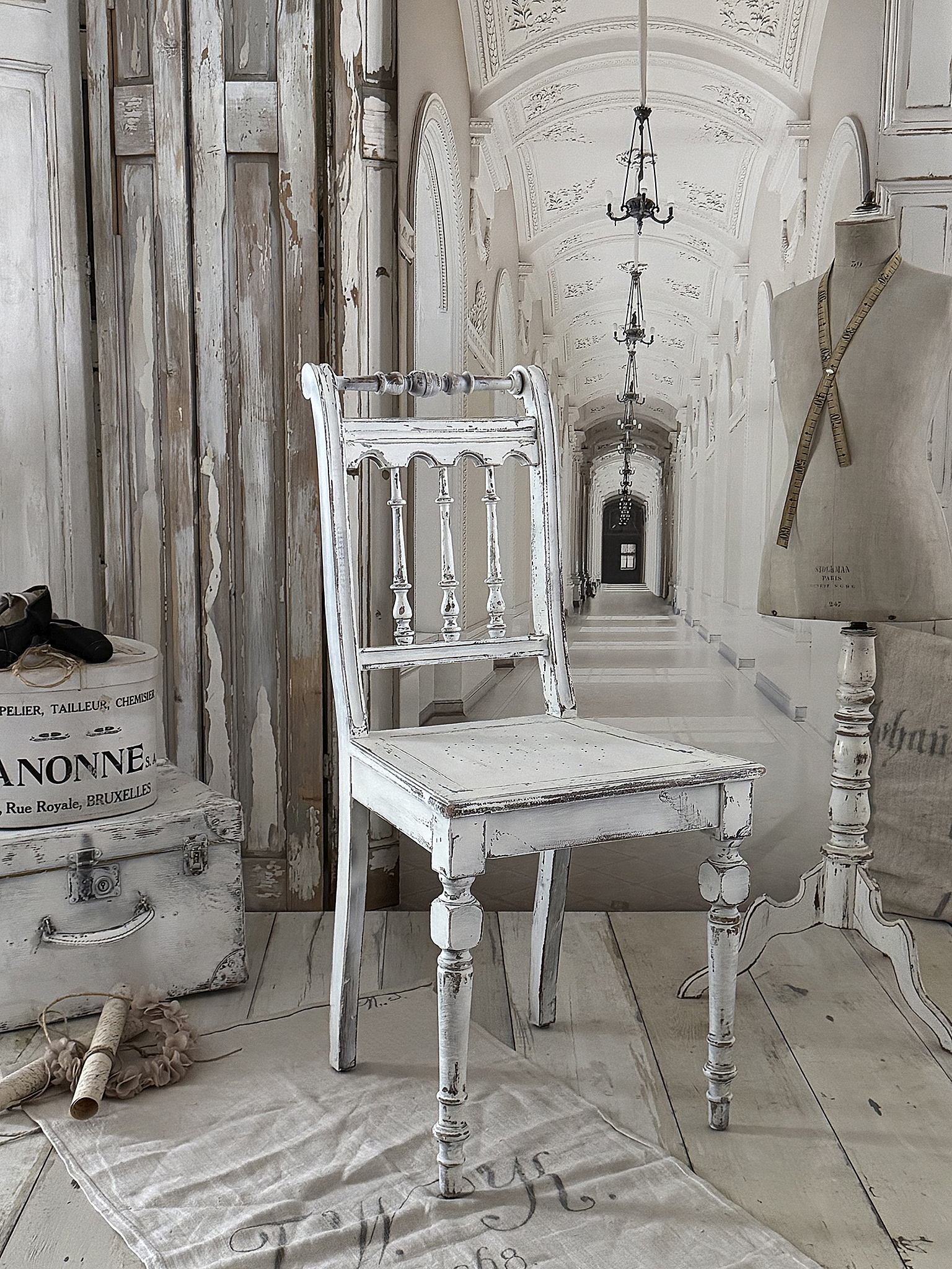 Antiker Gründerzeitstuhl im mattweißen Shabby-Kleid – charmant und zeitlos*** Antiker Gründerzeitstuhl im mattweißen Shabby-Kleid – charmant und zeitlos***