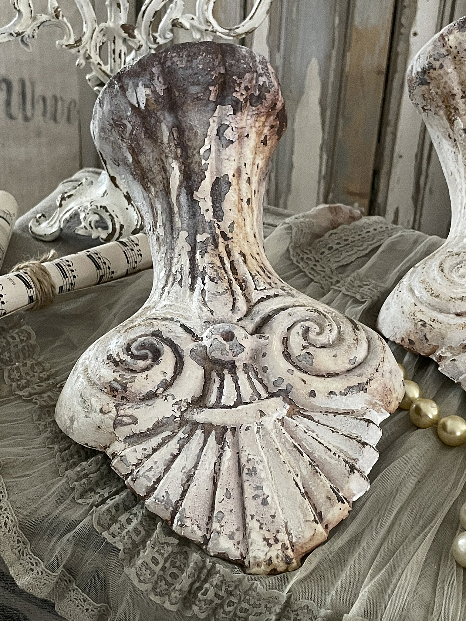 Antike prunkvolle Eisenfüße Deko-Objekt***