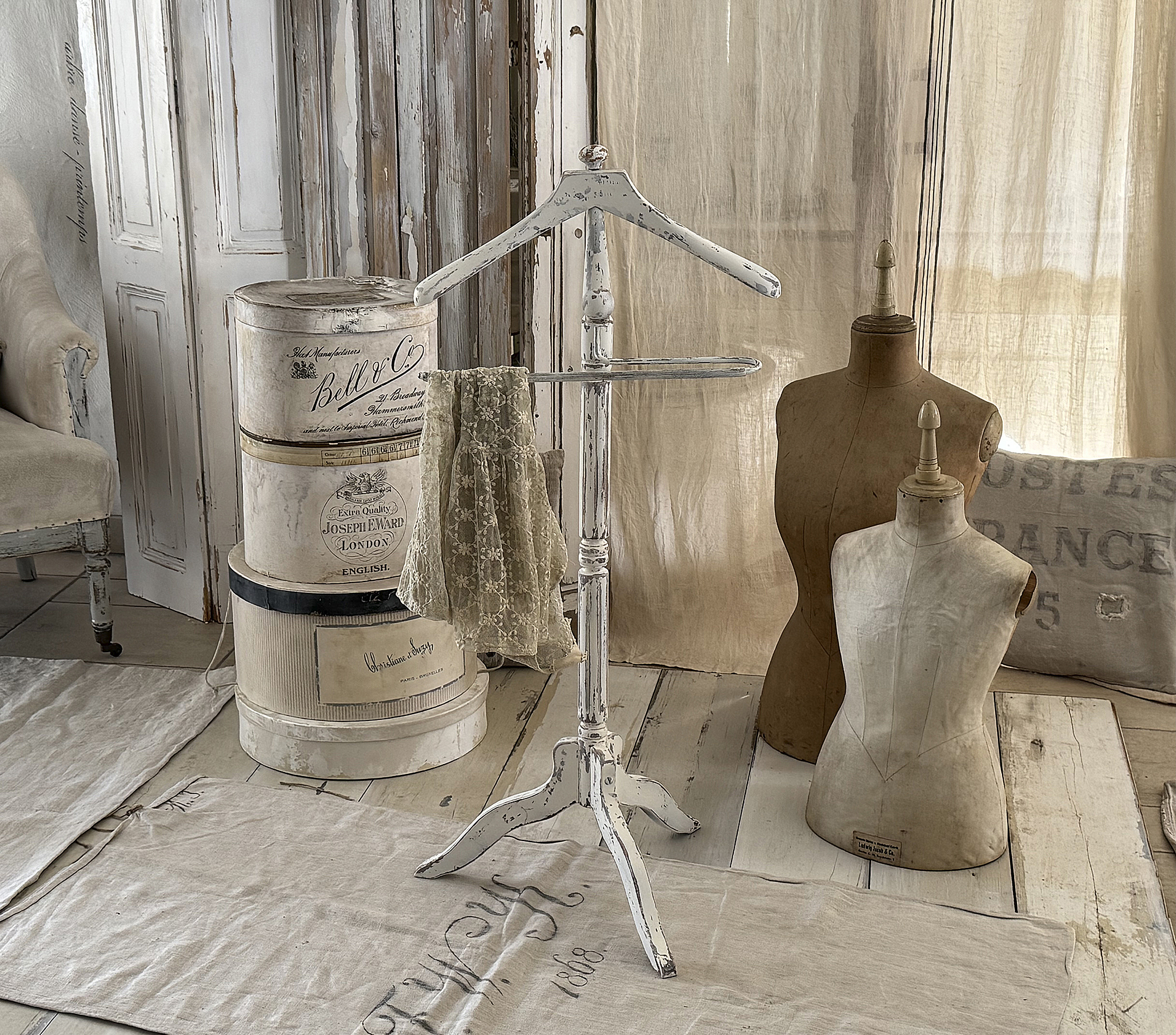 Stummer Diener im Shabbykleid***