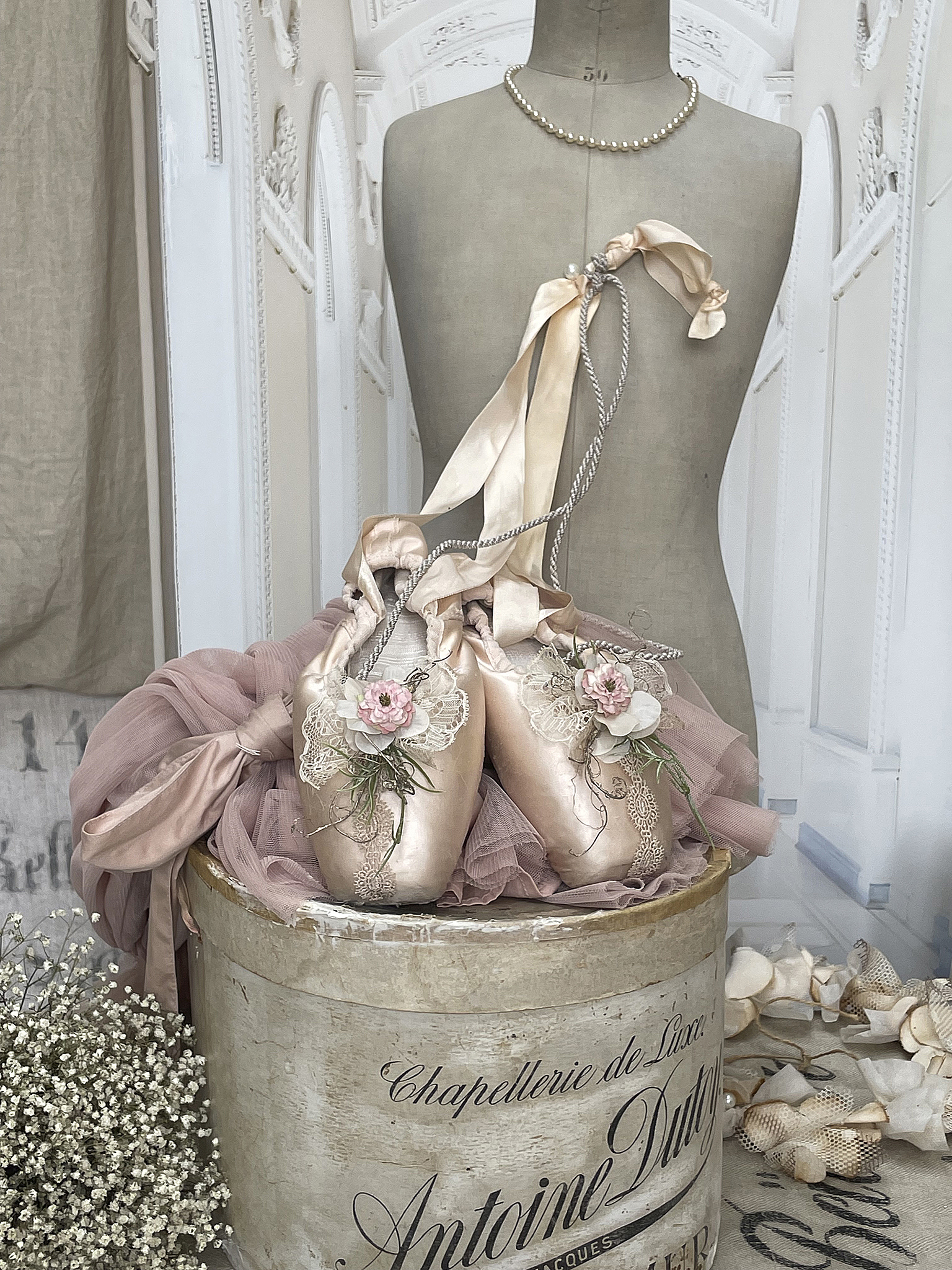 Alte Ballettschuhe Brocante mit Röschen und Spitze***