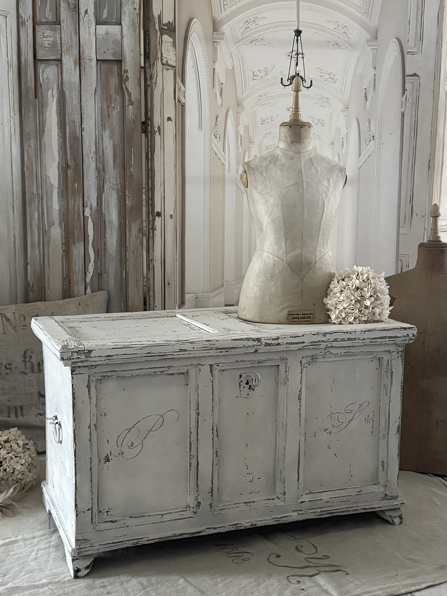 Antike Truhe/Sitztruhe Shabby-Pur ***