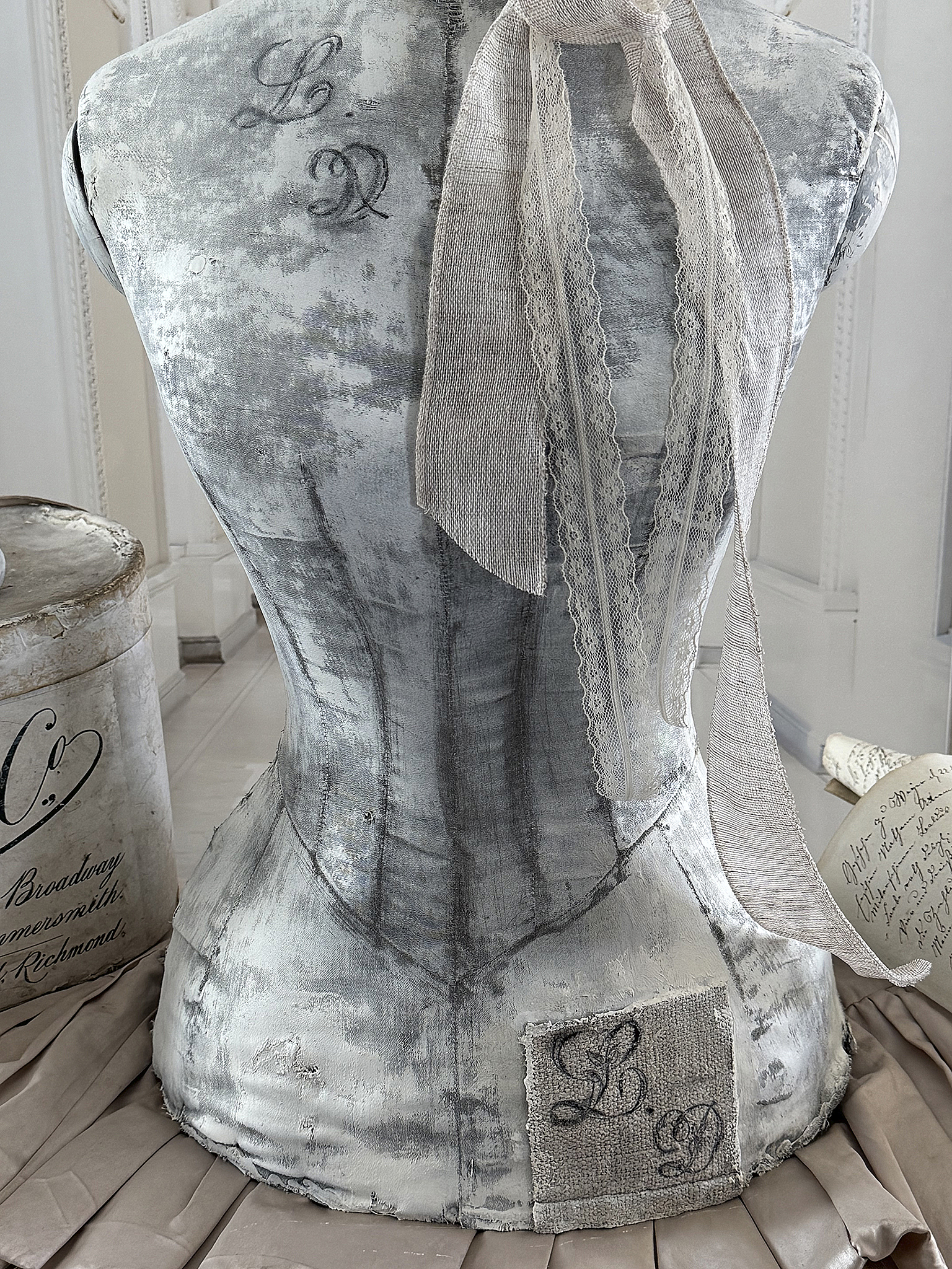 Antiker Schneider-Torso „Zarte Taille“ im romantischen Vintage-Look***