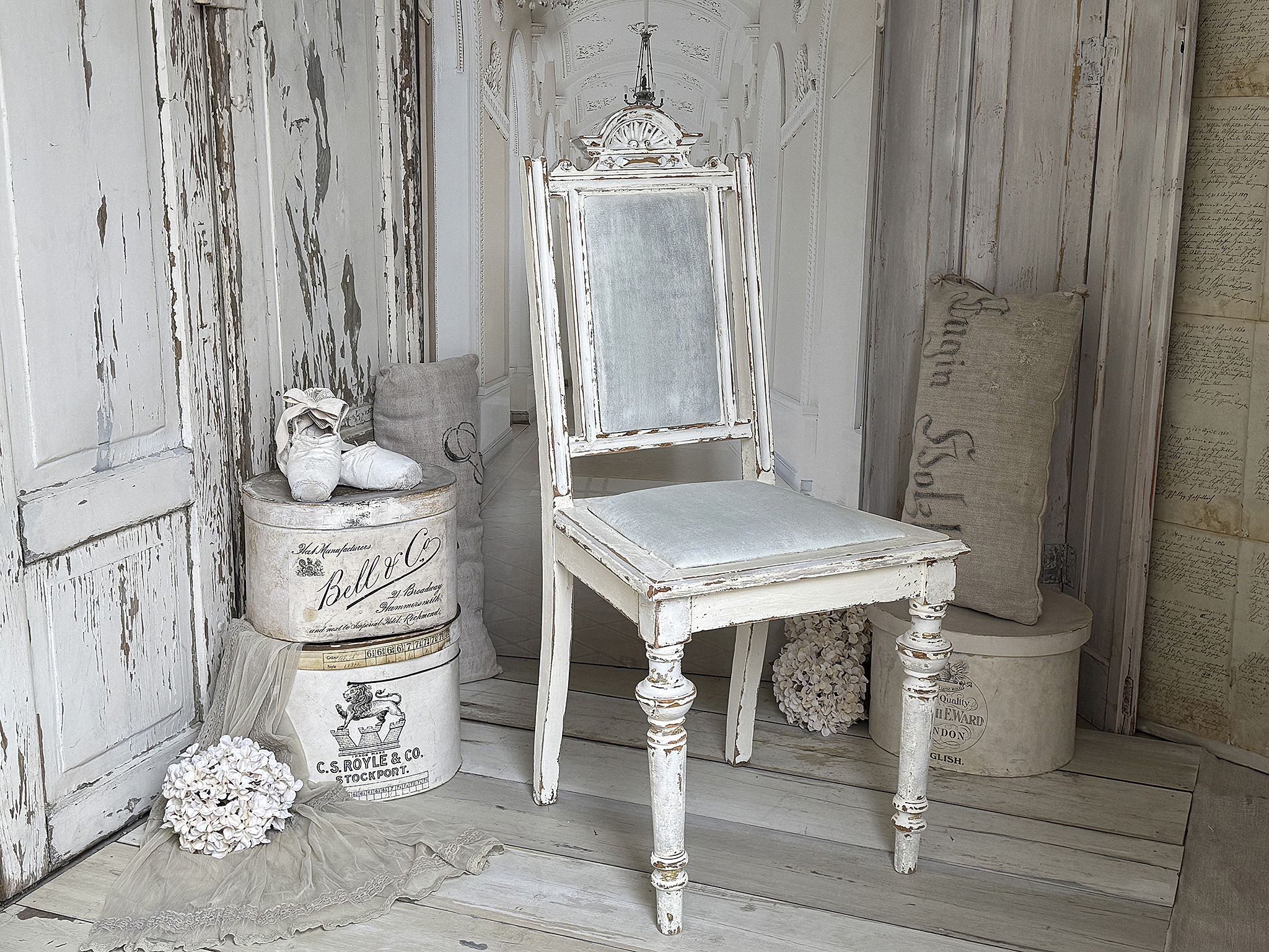 Antiker Gründerzeitstuhl mit Muschel-Krone