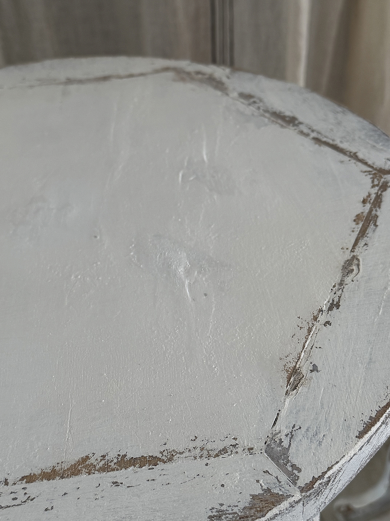 Antiker runder Beistelltisch – Shabby-pur***