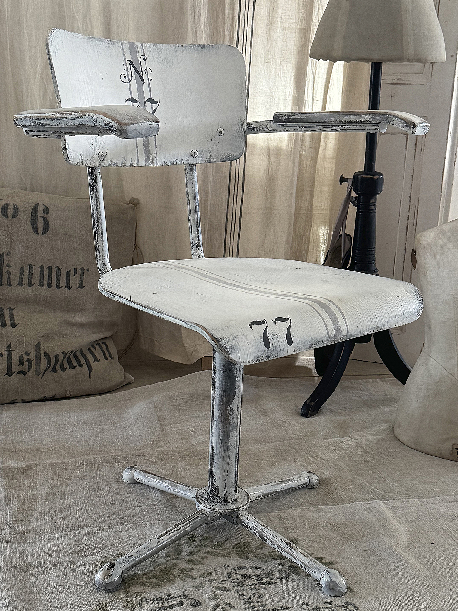 Alter Shabby Bürostuhl 77***