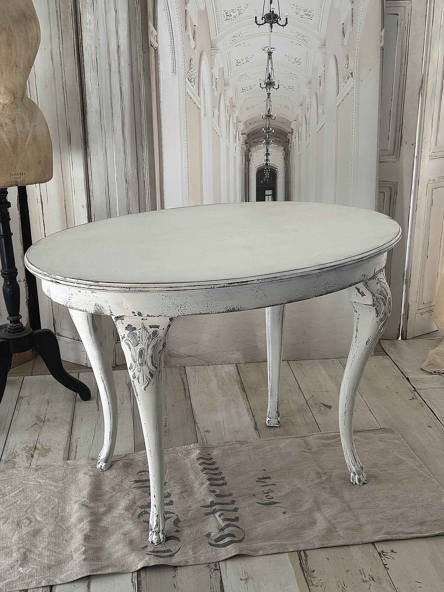 Antiker Louis-Philippe-Tisch im authentischen Shabby-Look***