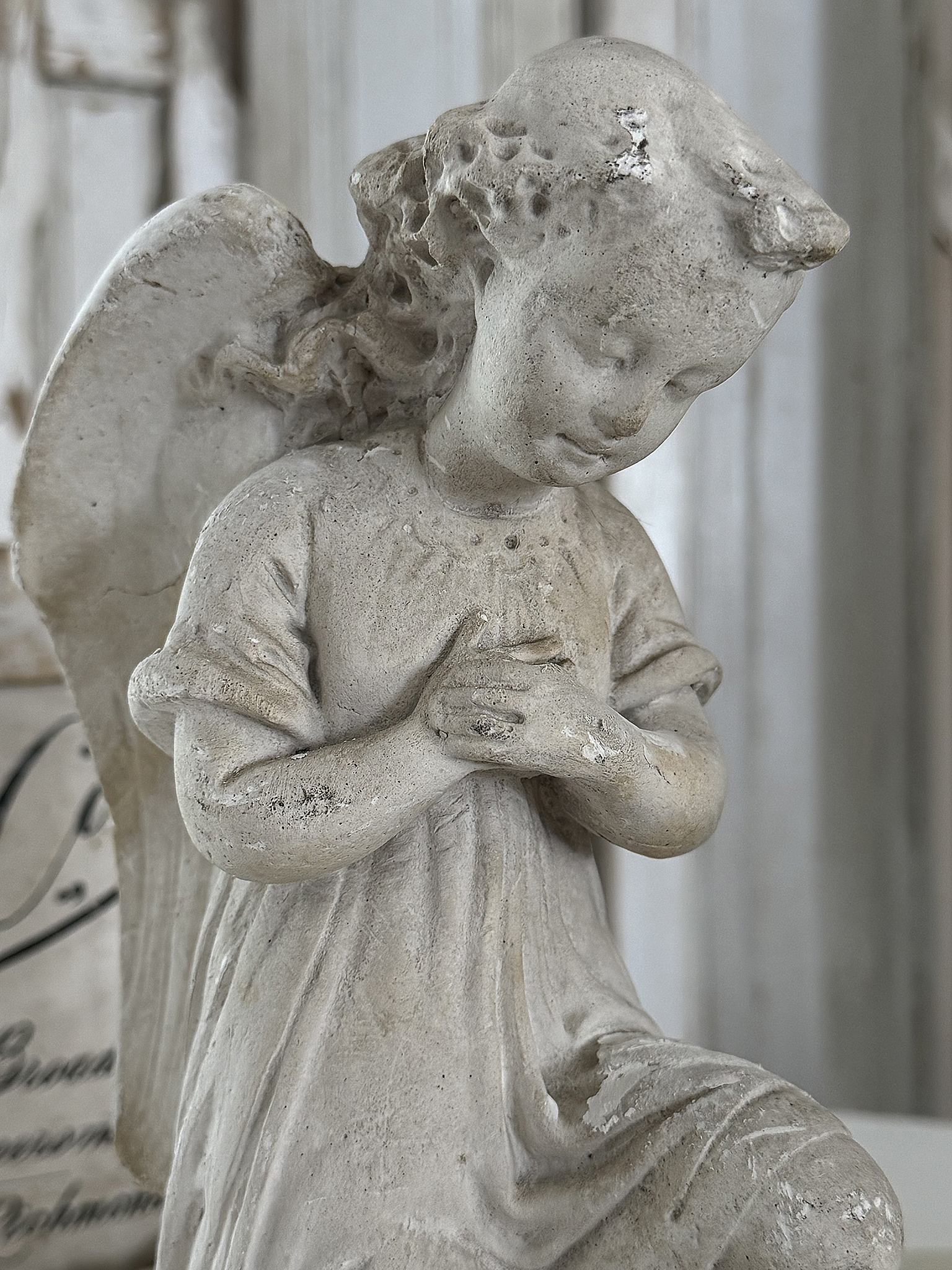 Alte Engel-Figuren aus Frankreich  aus Steingut / Steinzeug***