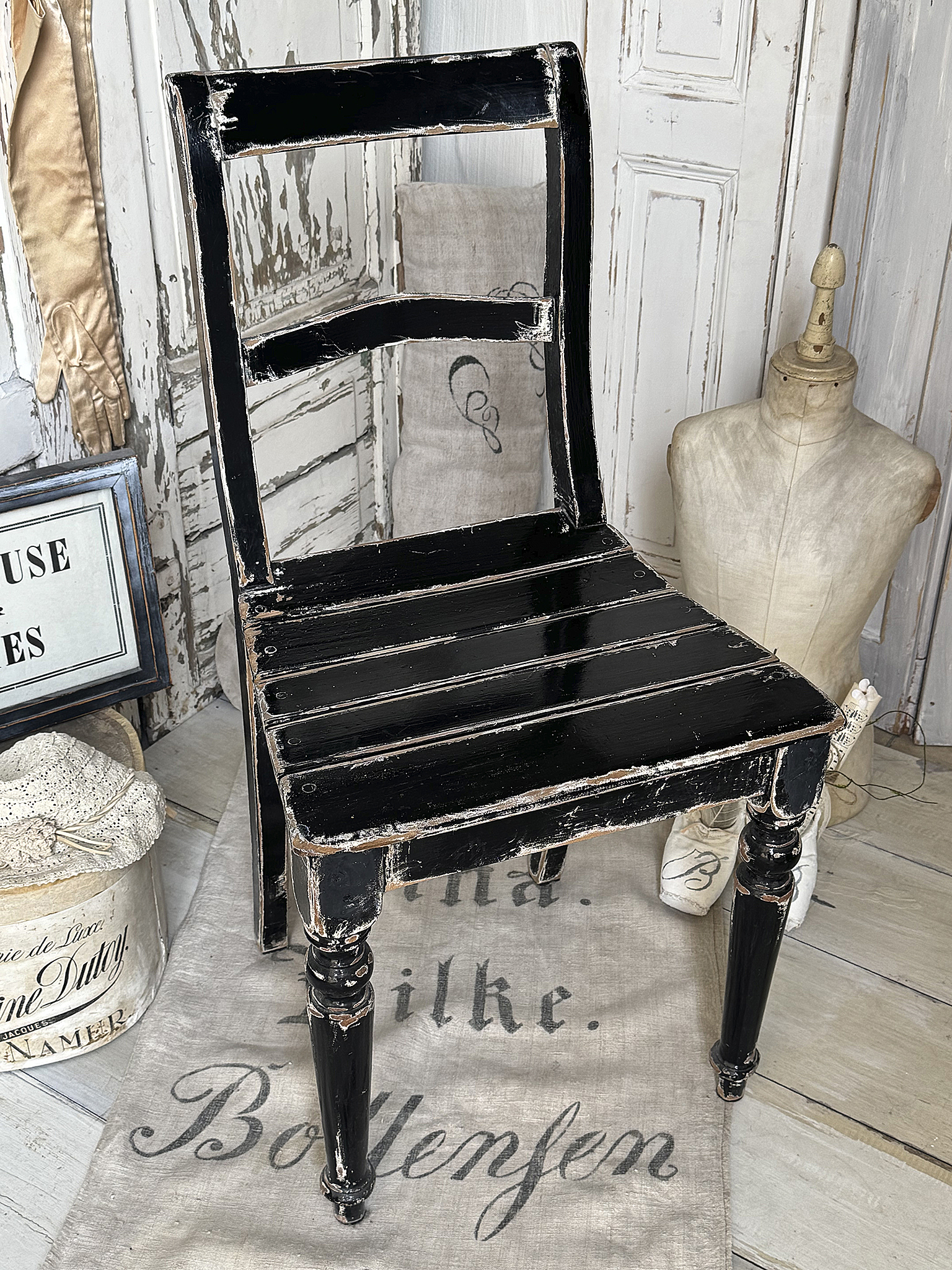 Antiker Biedermeier-Stuhl im originalen schwarzen Lack – Charakter trifft Eleganz***