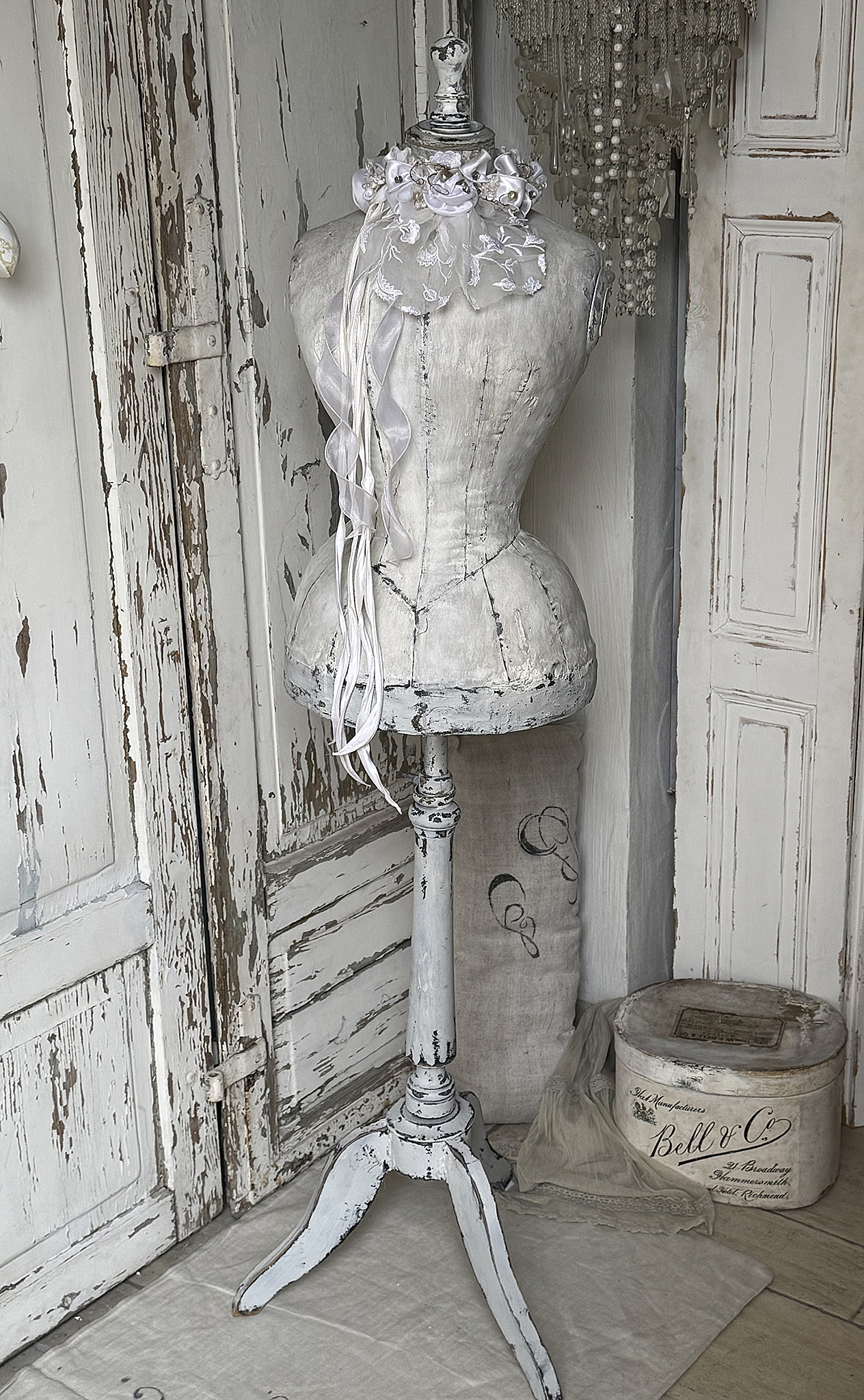 Antike Schneiderpuppe – Wespentaille & Vintage-Charme***