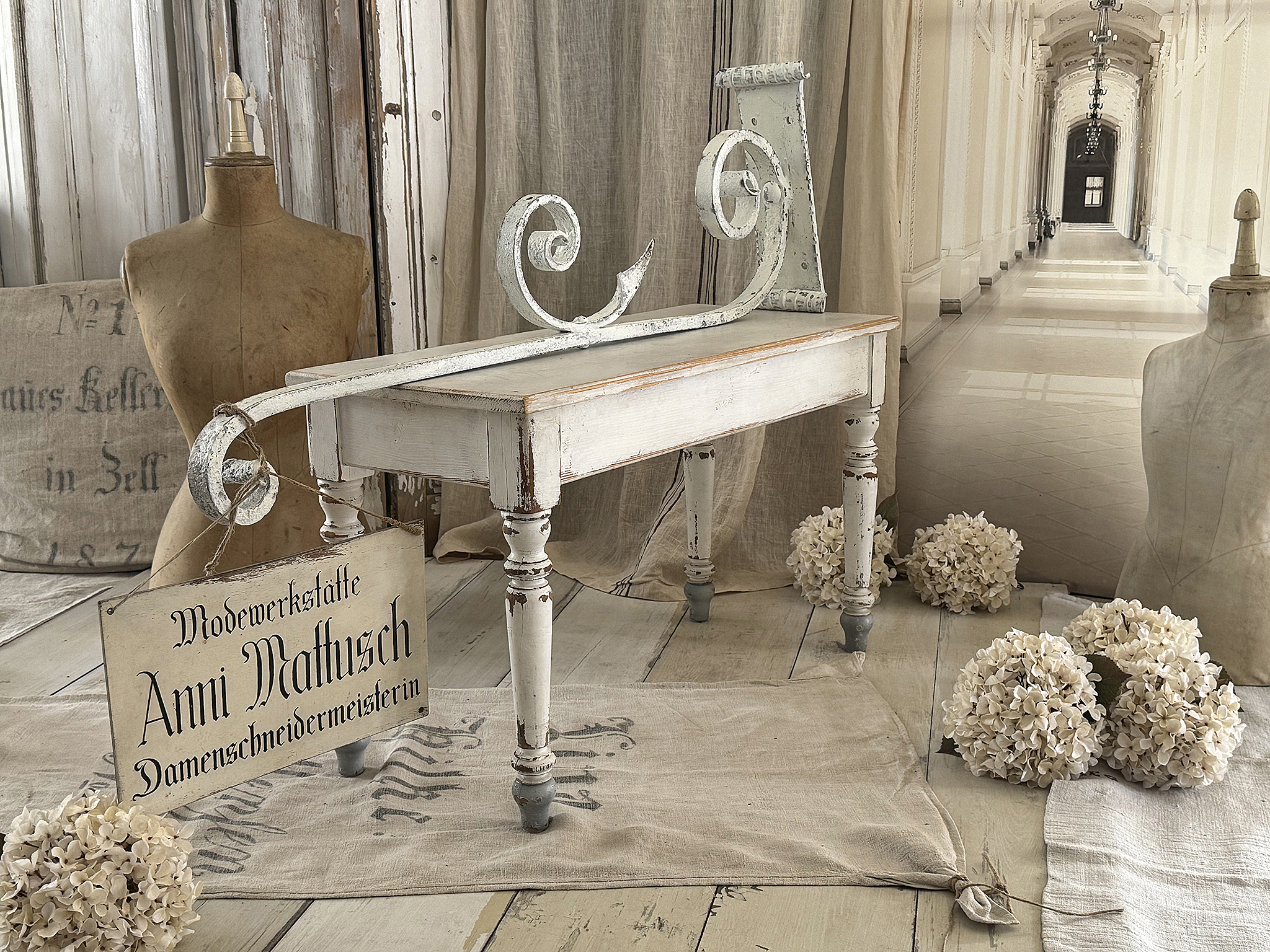 Antiker Wandausleger aus Gusseisen – imposantes Shabby-Unikat***