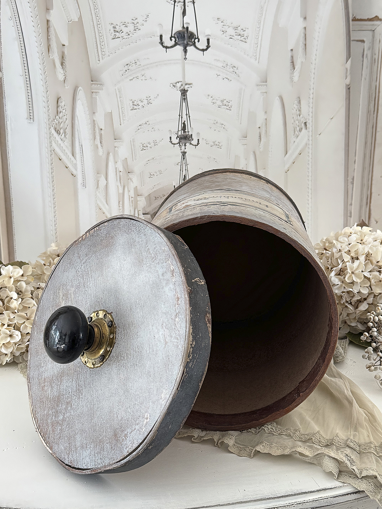 Große antike Apothekerdose Lindenblüten – Vintage Apothekendose aus Pappe & Holz mit Patina, Messingknauf & Shabby Chic Deko***