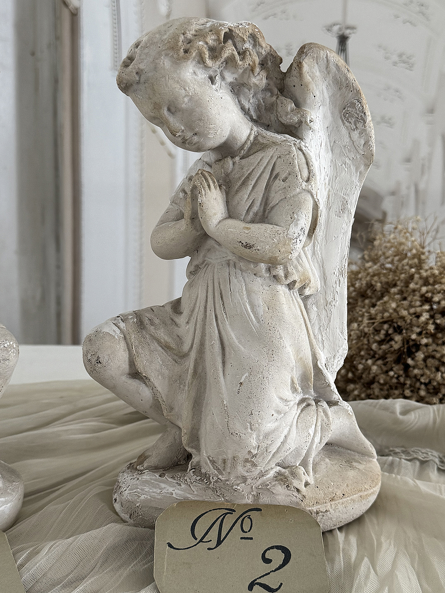 Alte Engel-Figuren aus Frankreich  aus Steingut / Steinzeug***