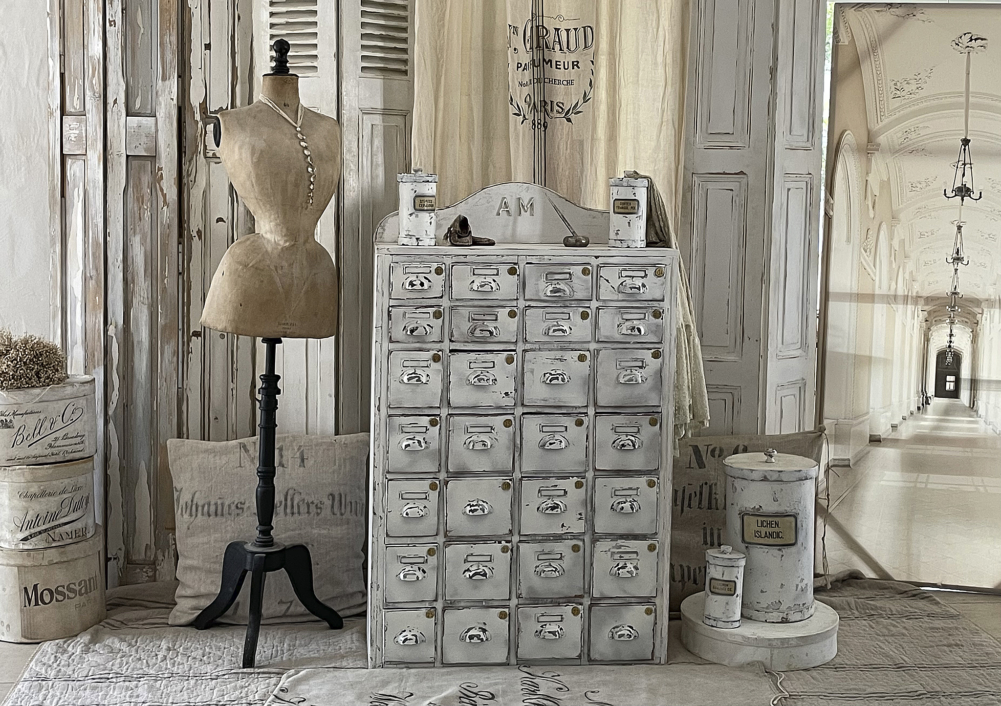 Alter Apothekerschrank – Shabby Chic Vintage Möbel