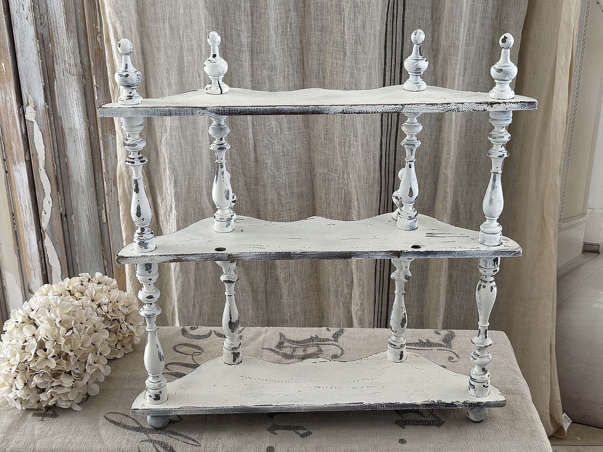 Süßes antikes Gründerzeitregal aus Holz mit wunderschönem Shabby-Chic-Charme***