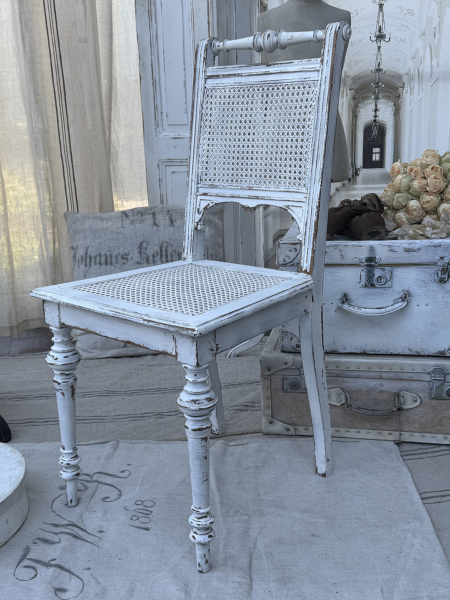 Shabby-Stuhl mit Wienergeflecht