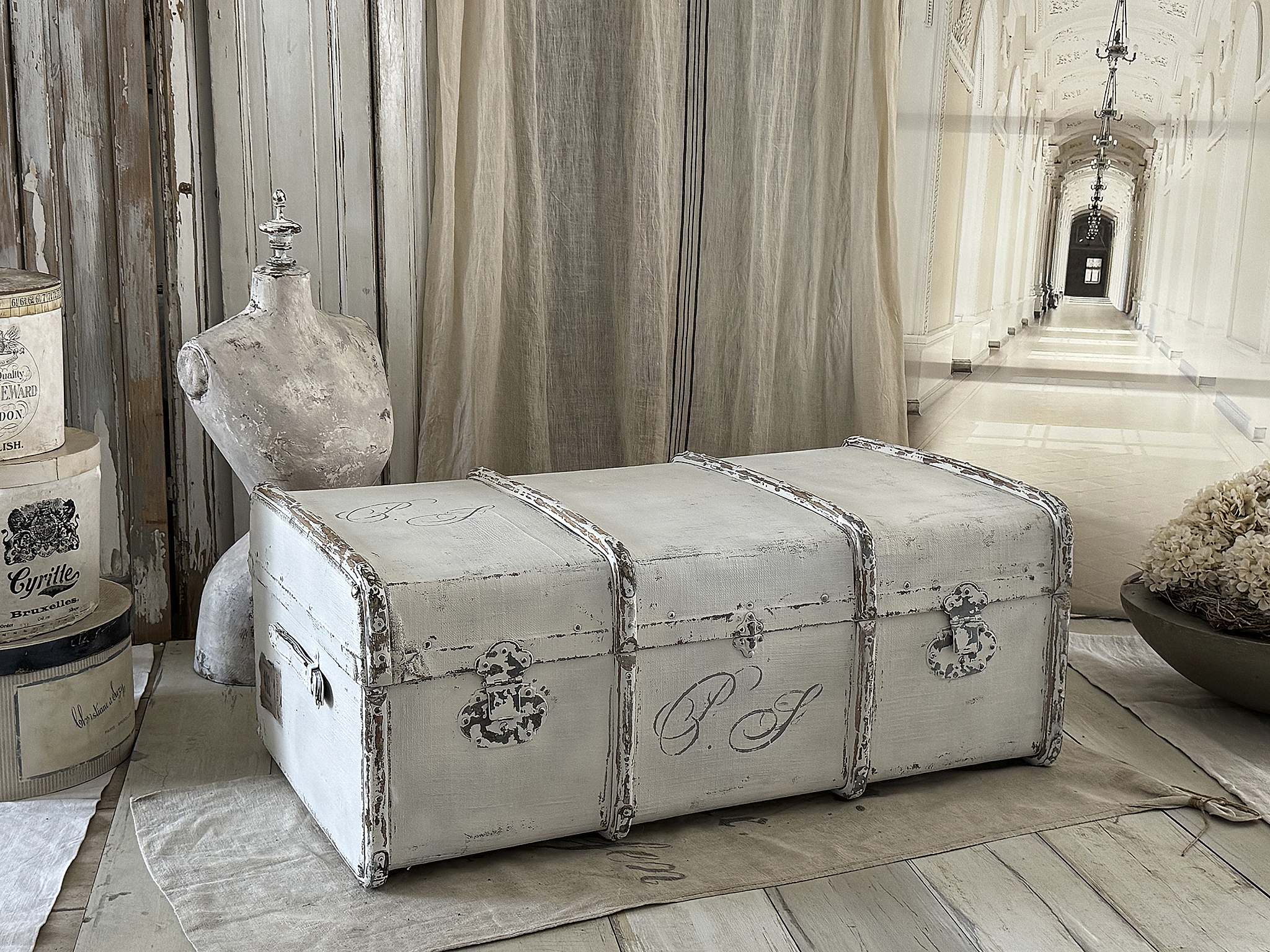 Antiker Überseekoffer „Shabby White“ im nostalgischen Vintage-Look***