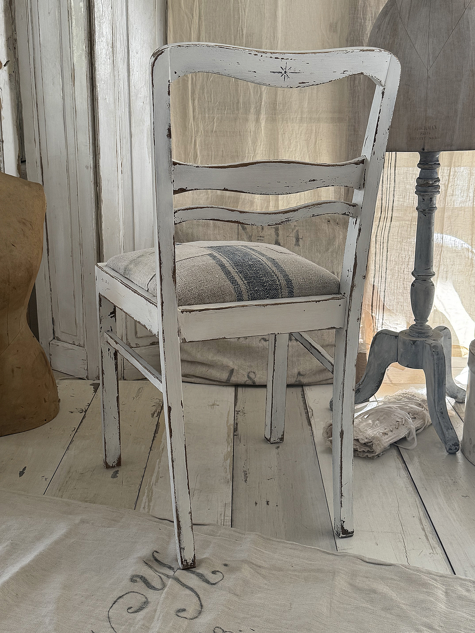 Alter Polsterstuhl mit Mehlsack Shabby-pur***