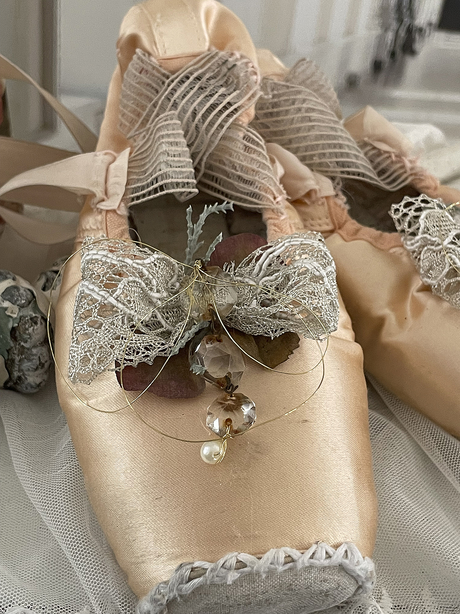 Alte Ballettschuhe Brocante mit Schleife und Kristall***