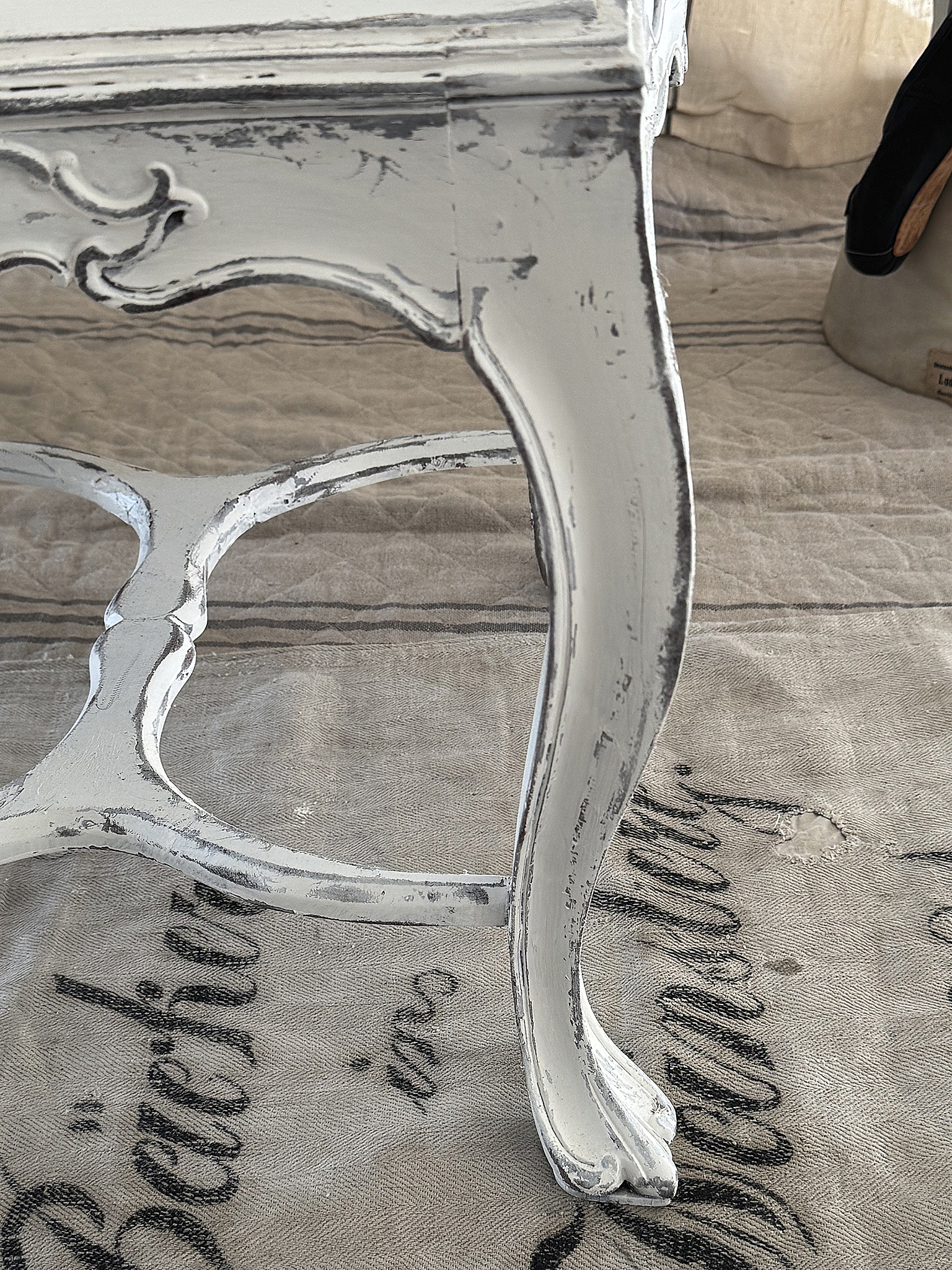 Antikes Basteltischchen / Sitzhocker im Original-Vintage-Kleid***